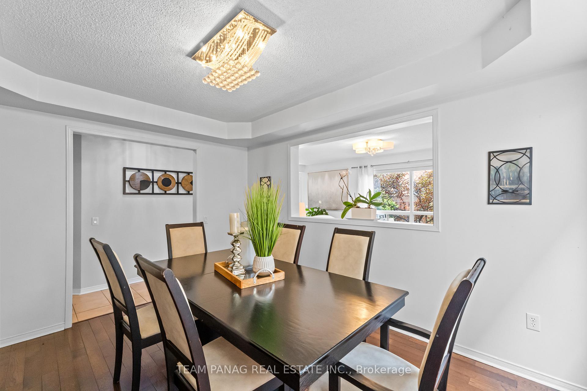 Photo 12 of 28 Charleswood Circle, Brampton, Fletcher's Meadow — HOMEH