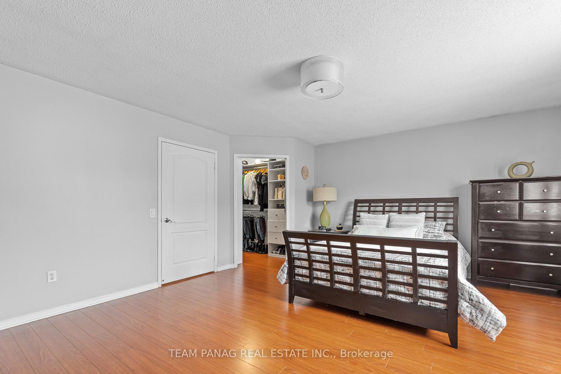 Photo 14 of 28 Charleswood Circle, Brampton, Fletcher's Meadow — HOMEH
