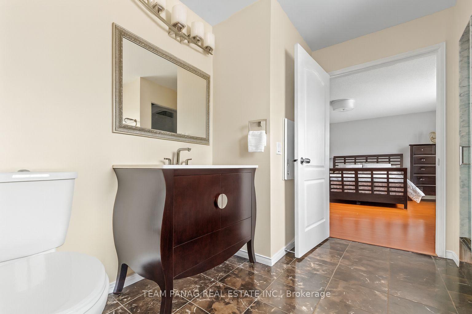 Photo 16 of 28 Charleswood Circle, Brampton, Fletcher's Meadow — HOMEH