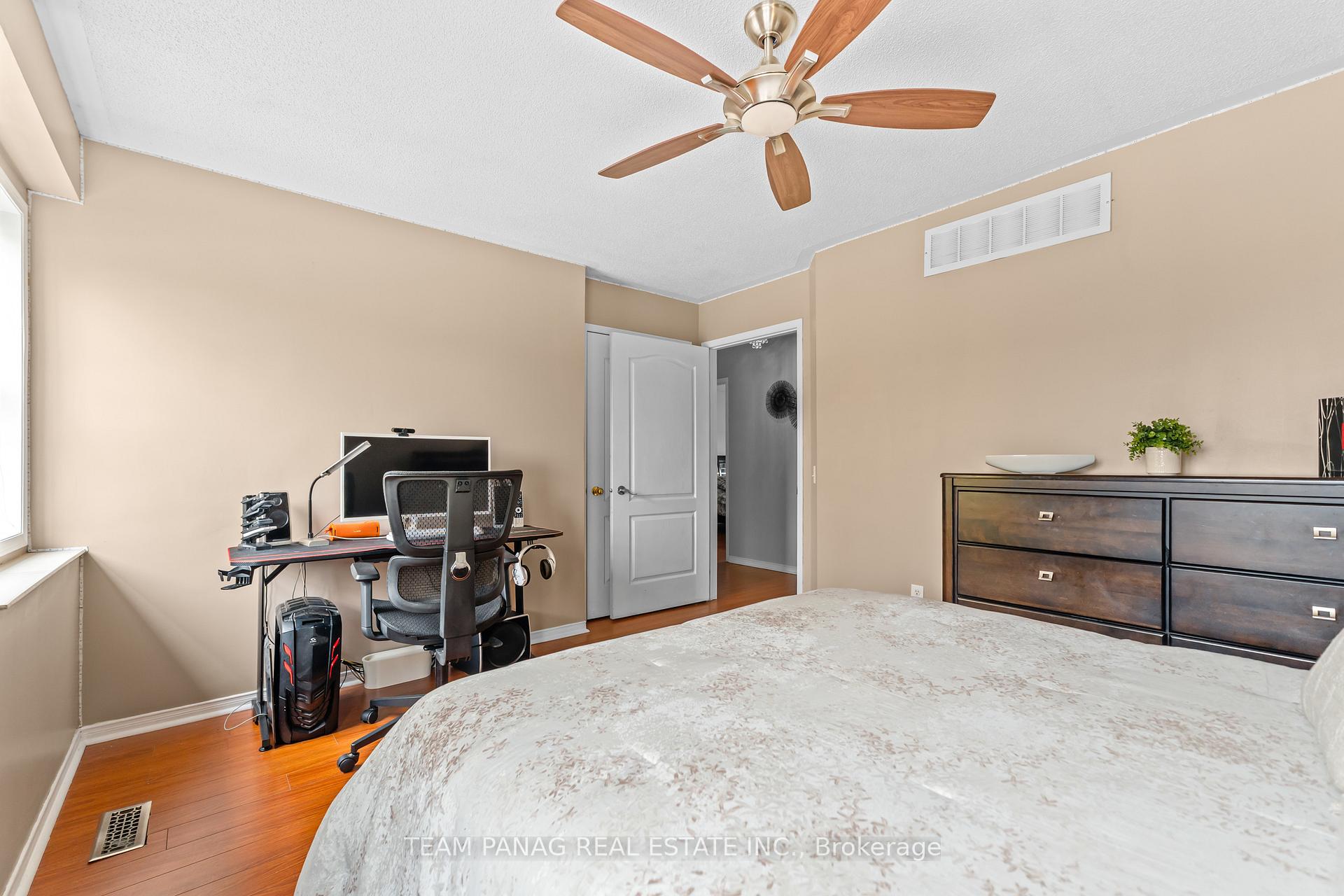 Photo 19 of 28 Charleswood Circle, Brampton, Fletcher's Meadow — HOMEH