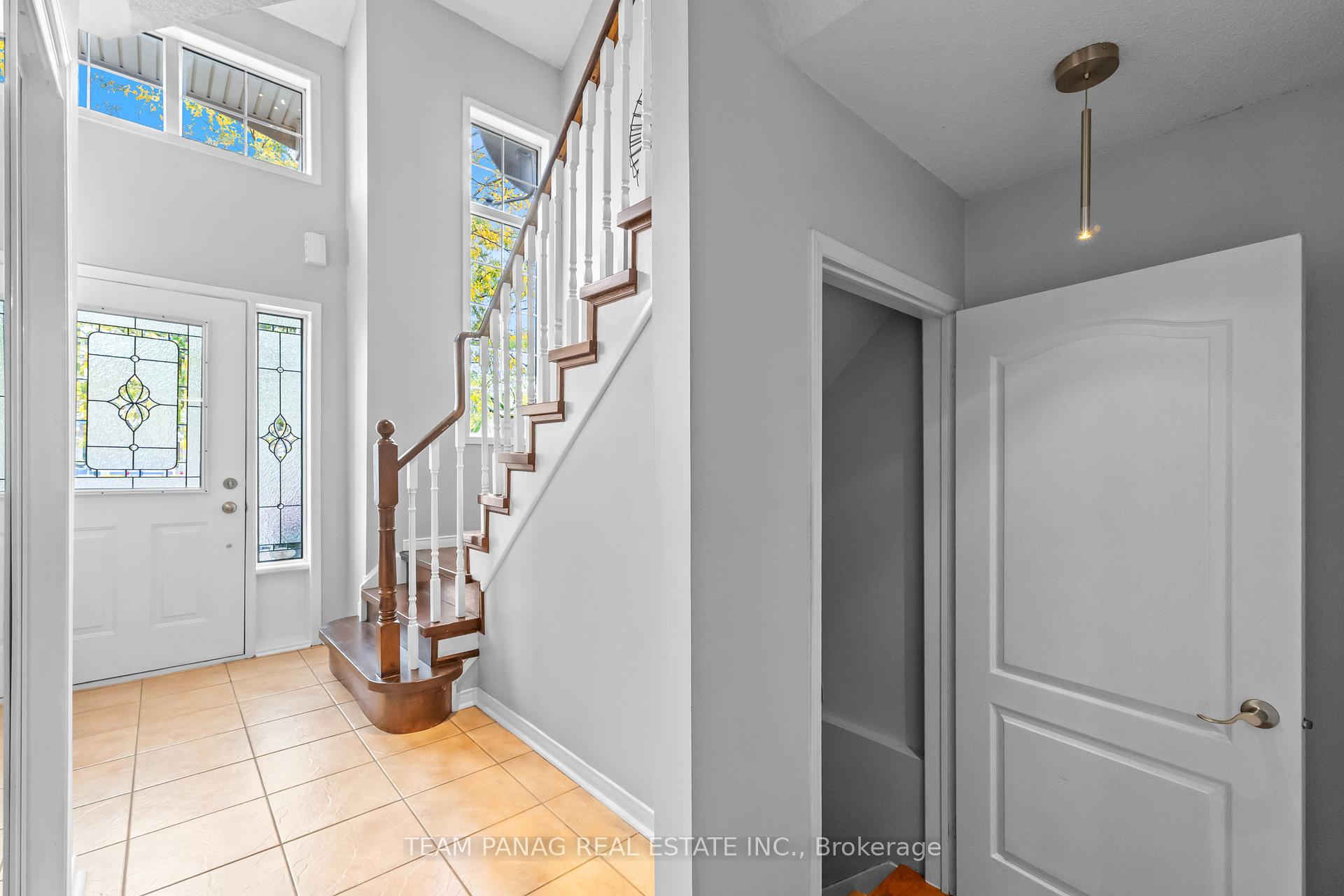 Photo 22 of 28 Charleswood Circle, Brampton, Fletcher's Meadow — HOMEH