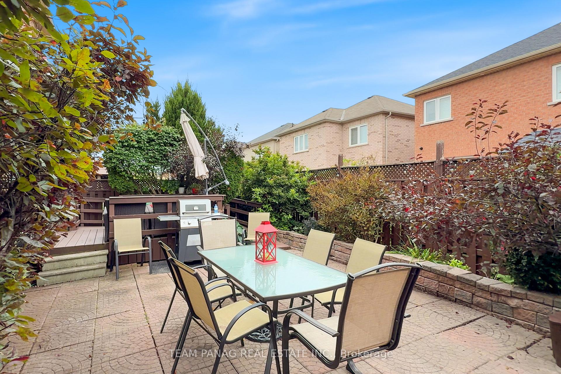 Photo 32 of 28 Charleswood Circle, Brampton, Fletcher's Meadow — HOMEH
