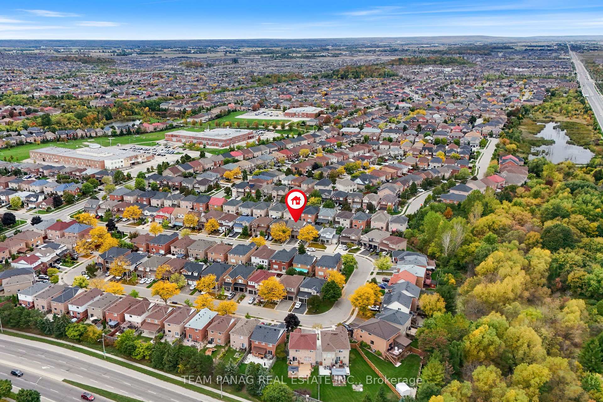 Photo 33 of 28 Charleswood Circle, Brampton, Fletcher's Meadow — HOMEH