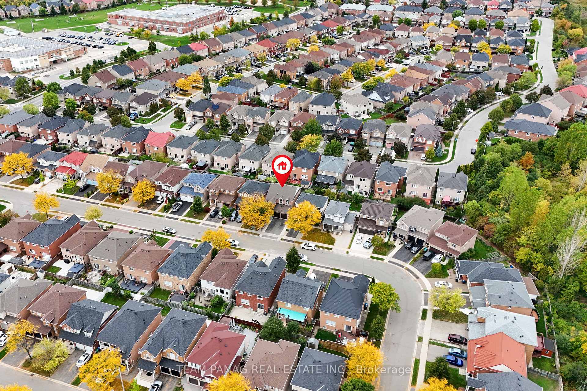 Photo 34 of 28 Charleswood Circle, Brampton, Fletcher's Meadow — HOMEH