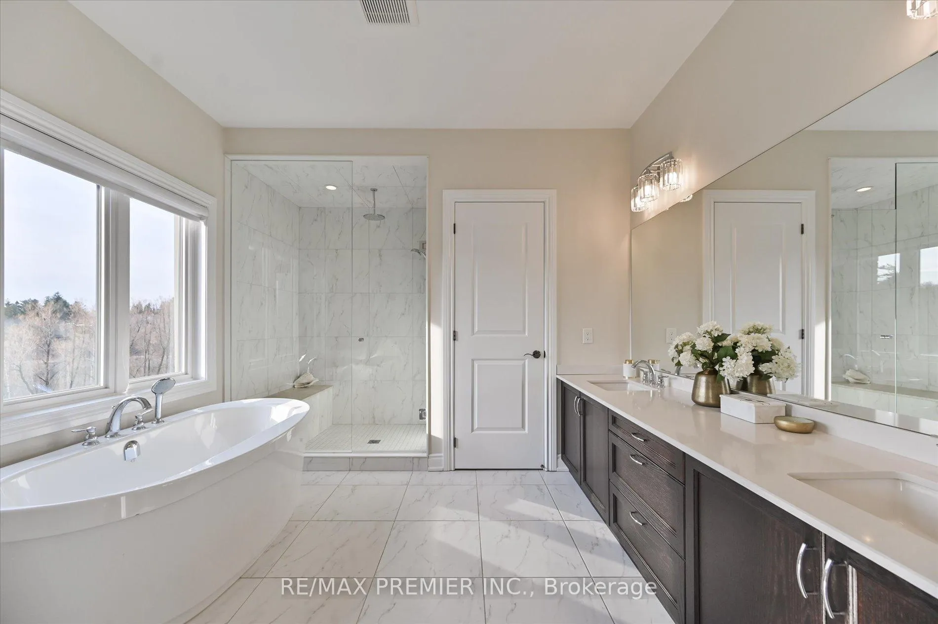 Photo 25 of 126 Burns Boulevard, King, King City — HOMEH