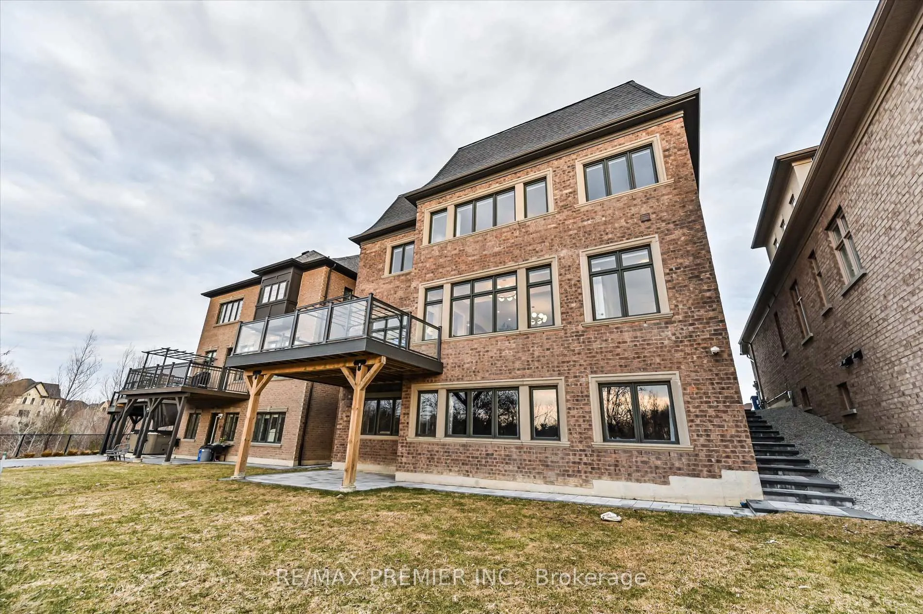 Photo 36 of 126 Burns Boulevard, King, King City — HOMEH