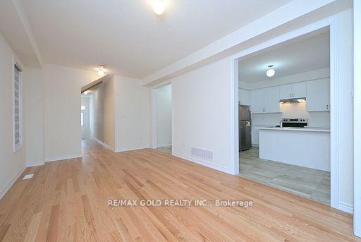 Photo 7 of 6 Ludlow Drive, Barrie, Rural Barrie Southeast — HOMEH