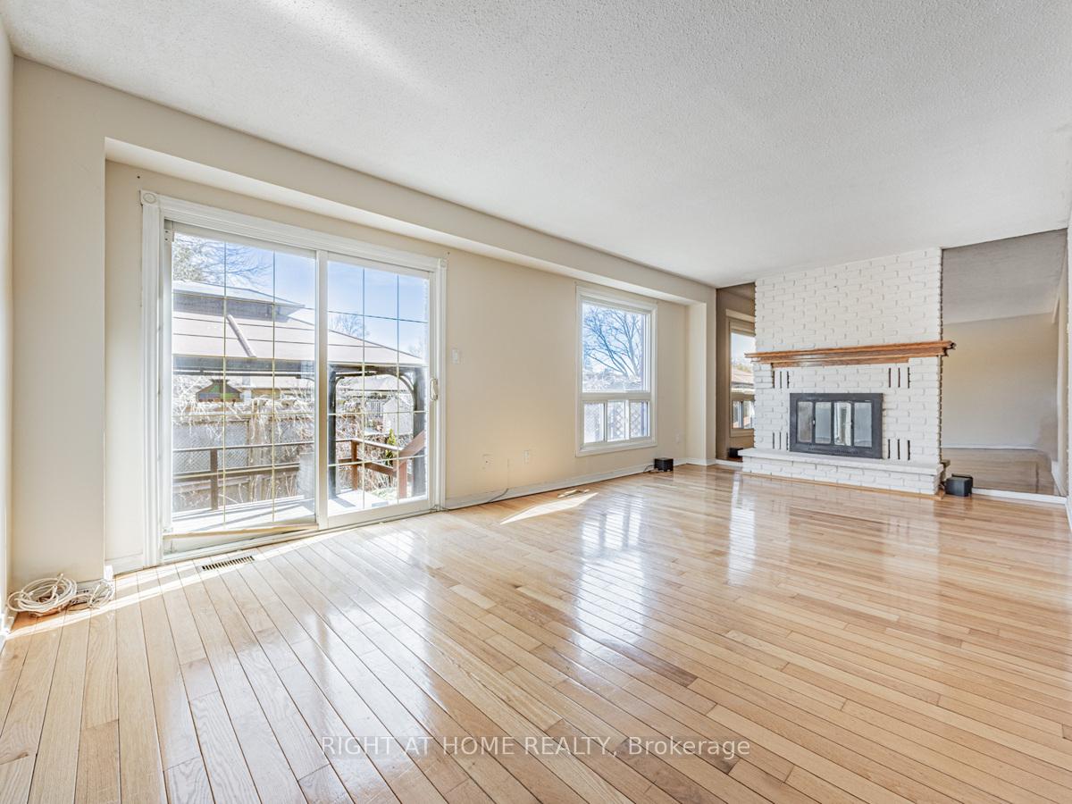 Photo 20 of 29 Andrea Road, Ajax, South East — HOMEH