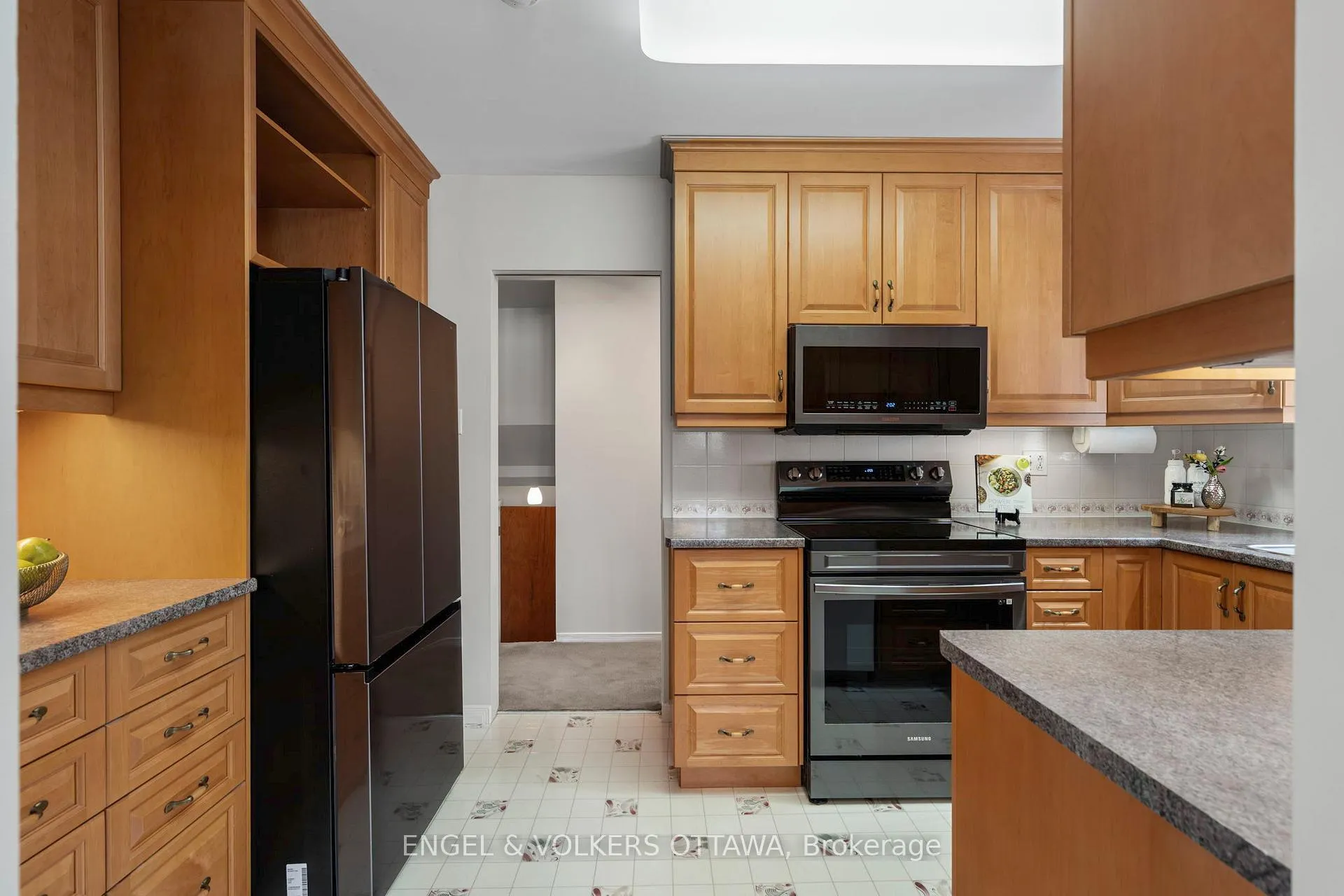 Photo 11 of 2125 Valley Drive, Ottawa, Elmvale Acres/Urbandale — HOMEH