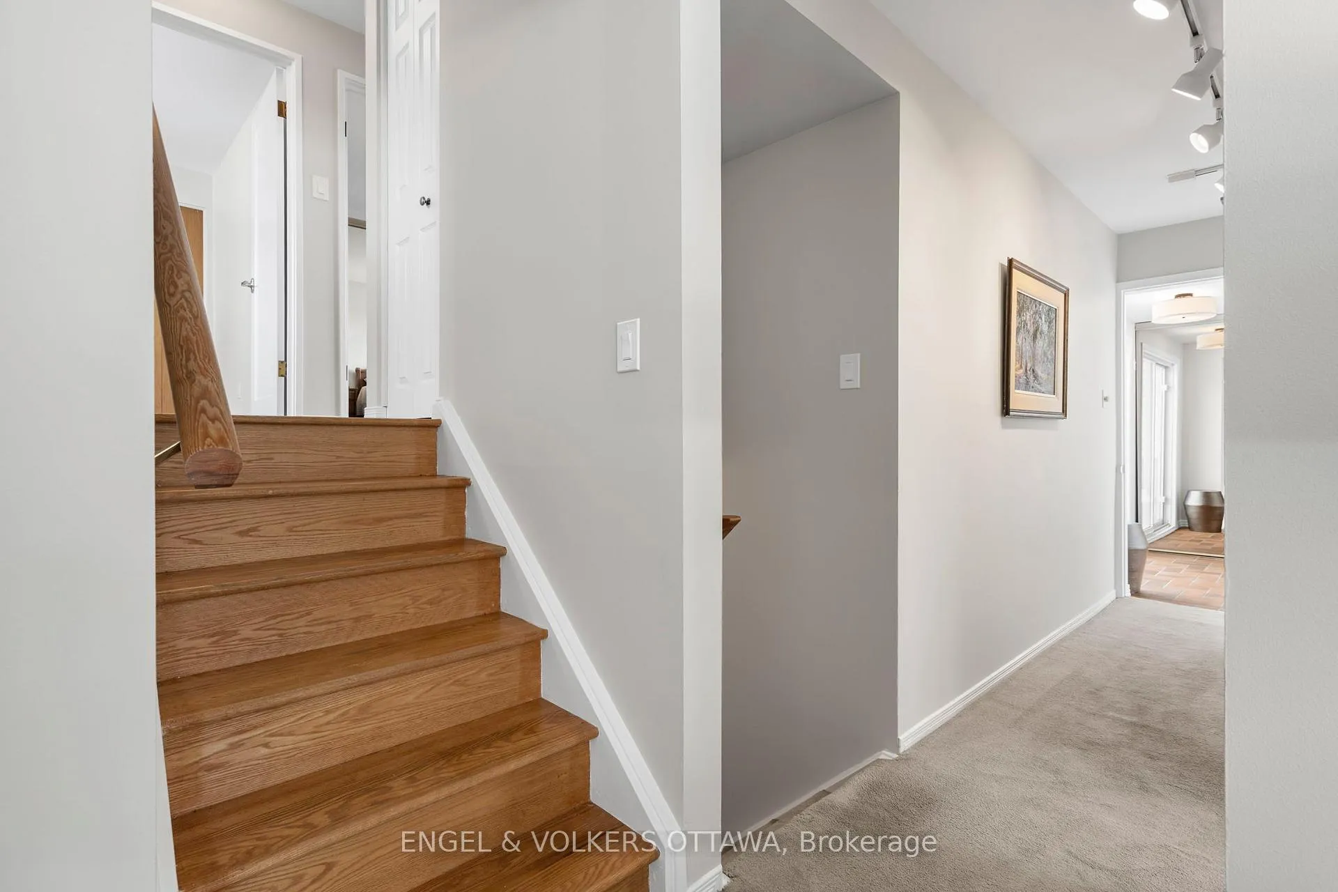 Photo 16 of 2125 Valley Drive, Ottawa, Elmvale Acres/Urbandale — HOMEH