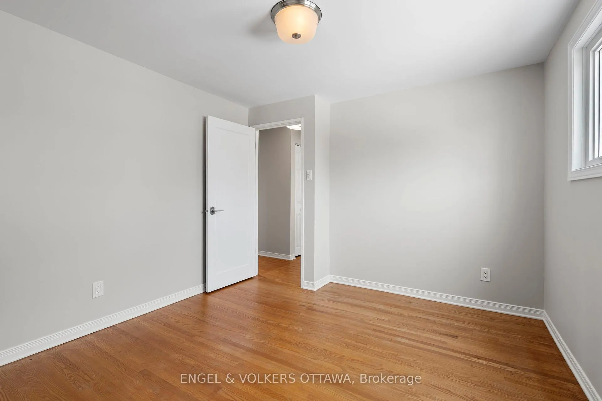 Photo 23 of 2125 Valley Drive, Ottawa, Elmvale Acres/Urbandale — HOMEH