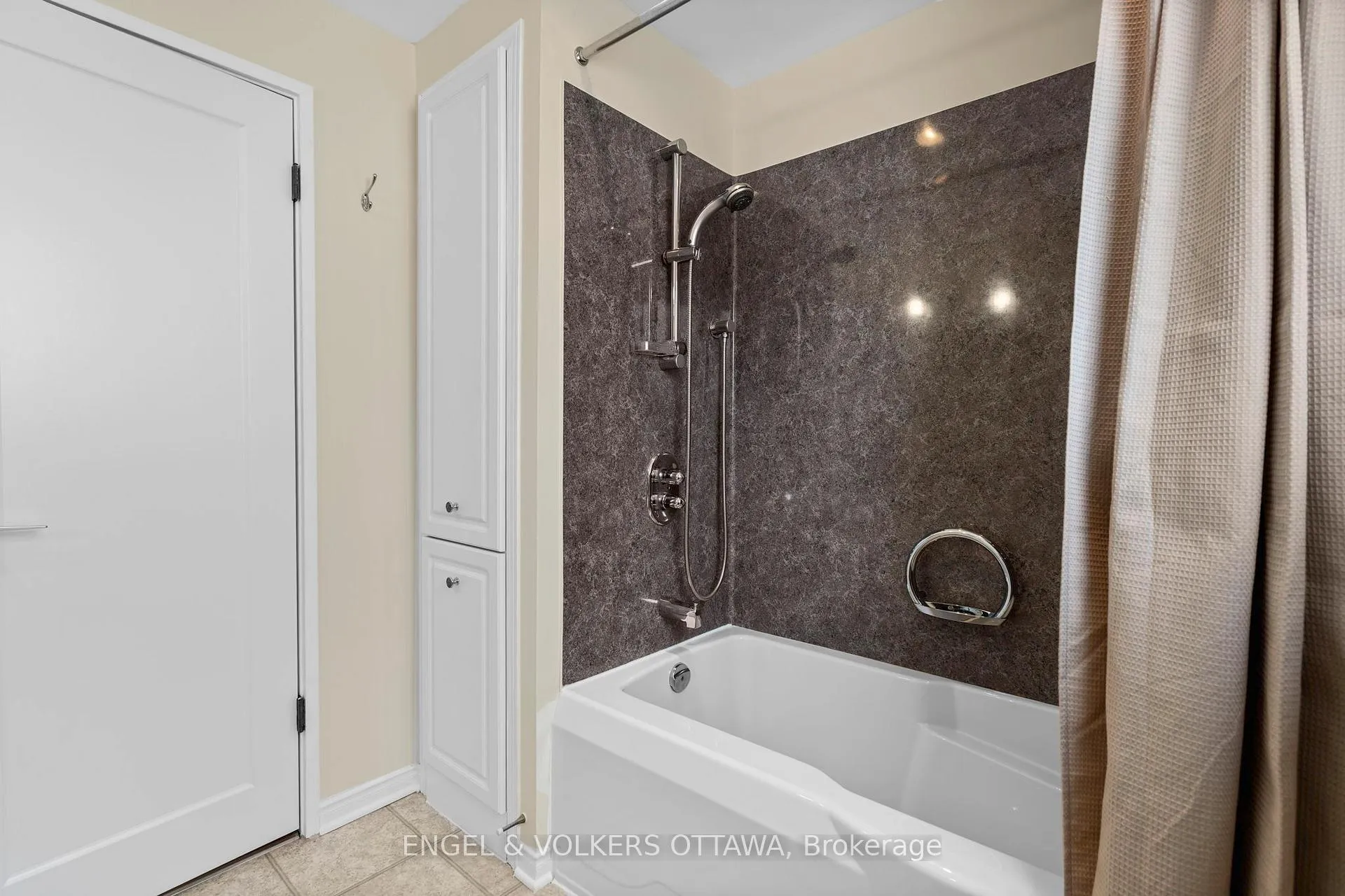 Photo 25 of 2125 Valley Drive, Ottawa, Elmvale Acres/Urbandale — HOMEH