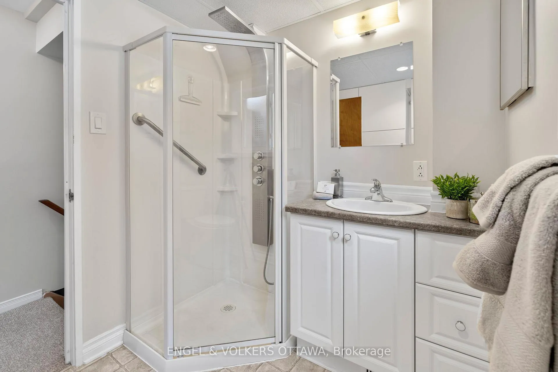 Photo 32 of 2125 Valley Drive, Ottawa, Elmvale Acres/Urbandale — HOMEH