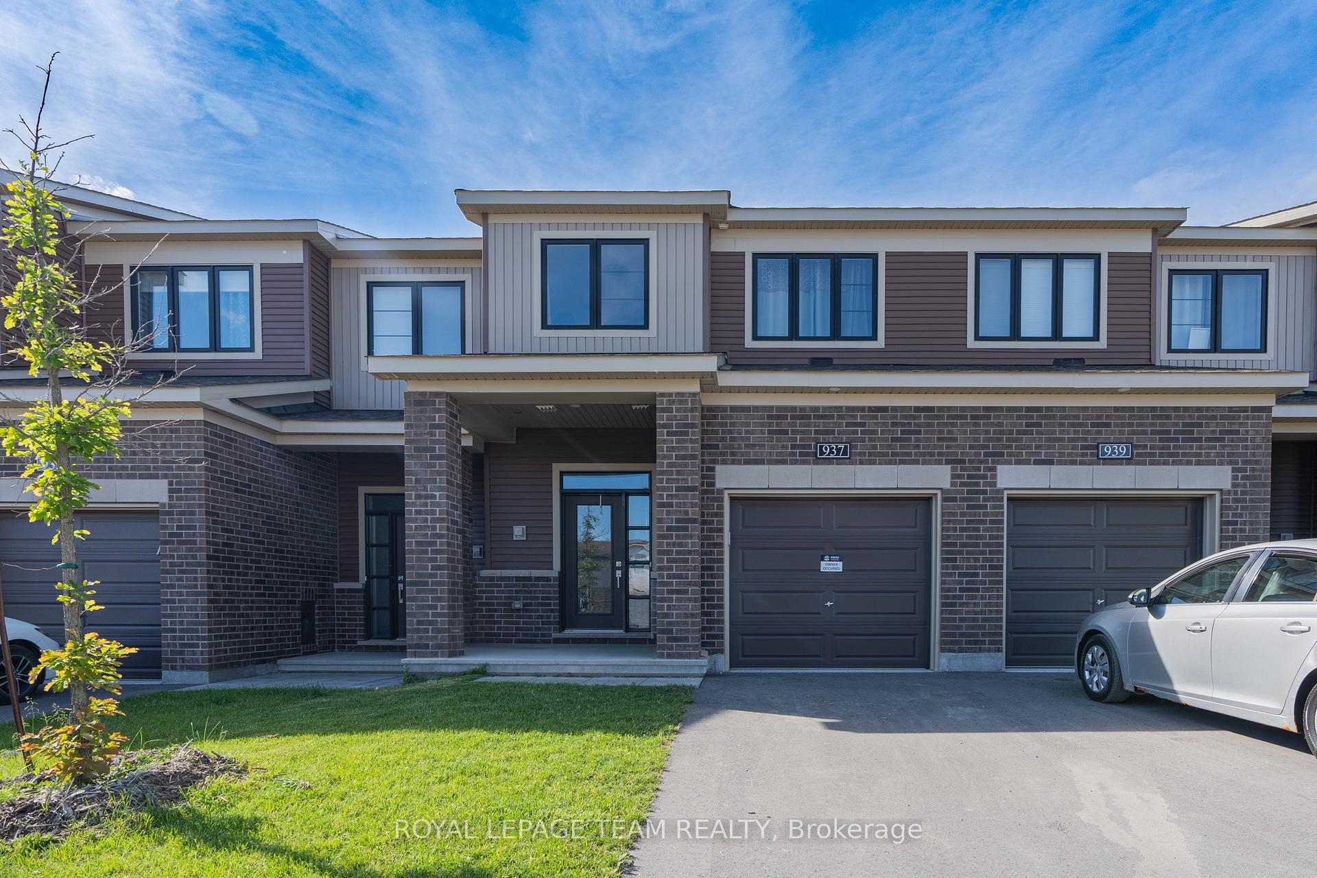 Front of 937 Athenry Court