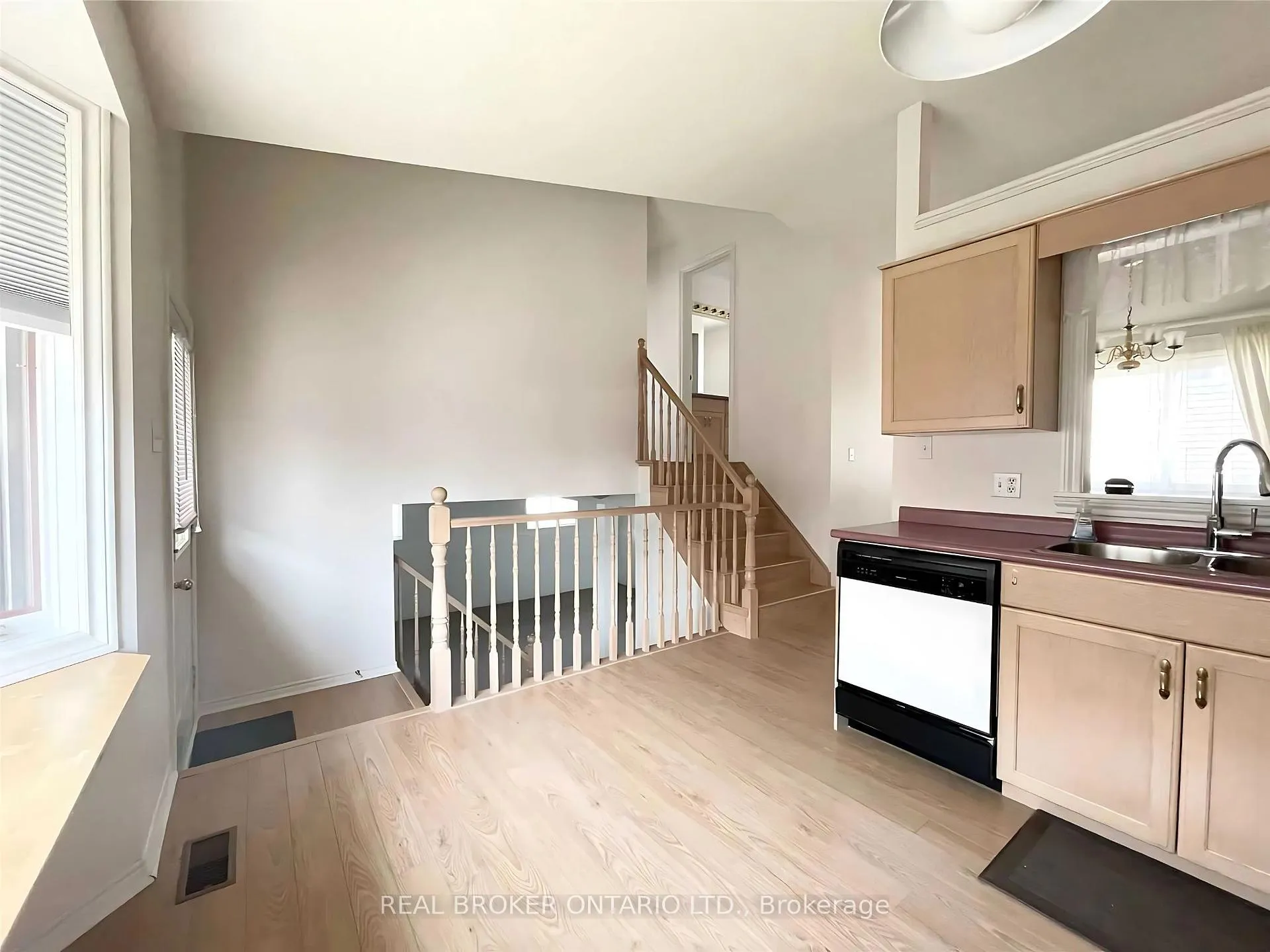 Photo 7 of 5999 Andrea Drive, Niagara Falls, West Wood — HOMEH