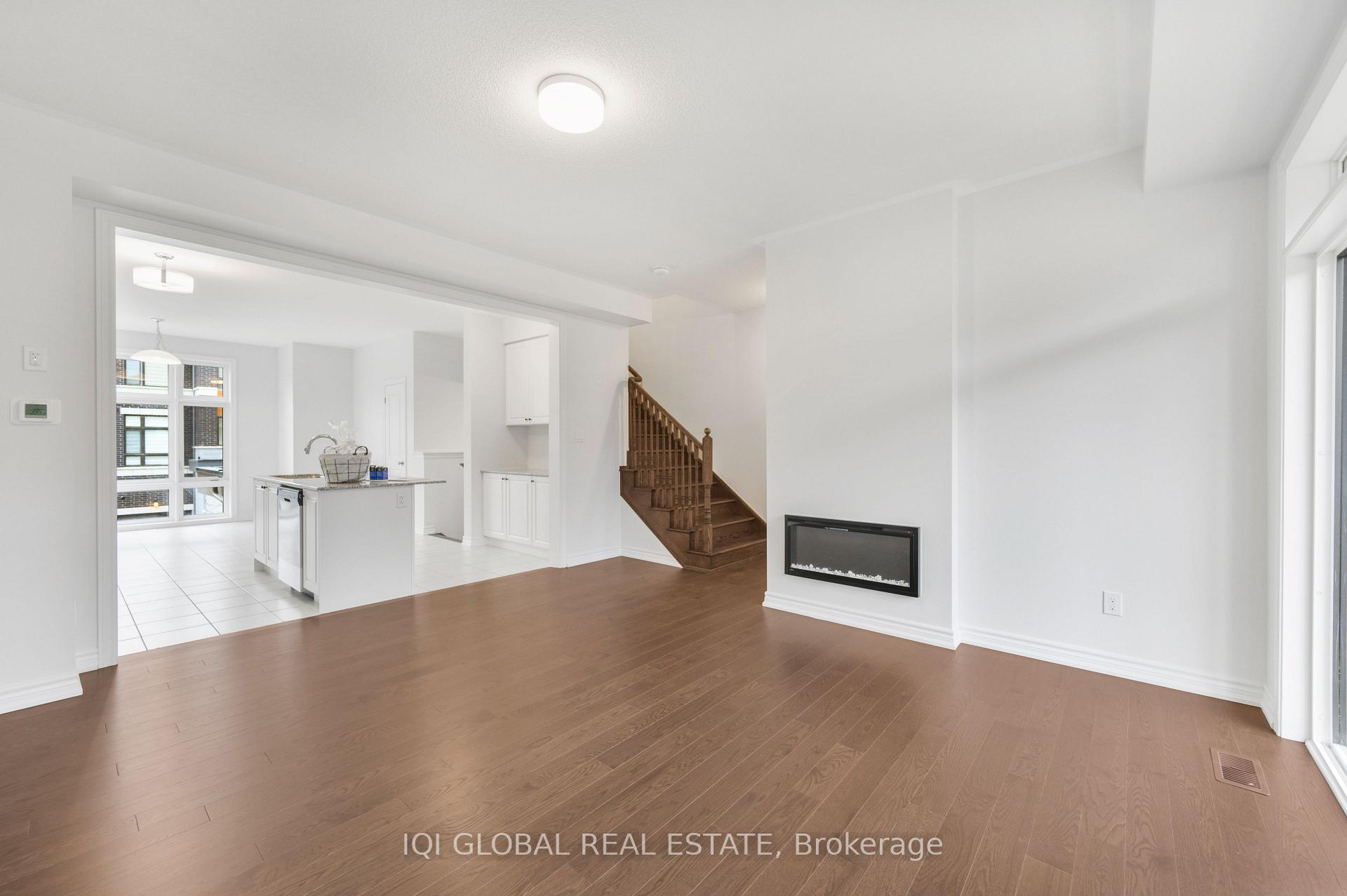 Photo 8 of 35 Douet Lane, Ajax, South East — HOMEH