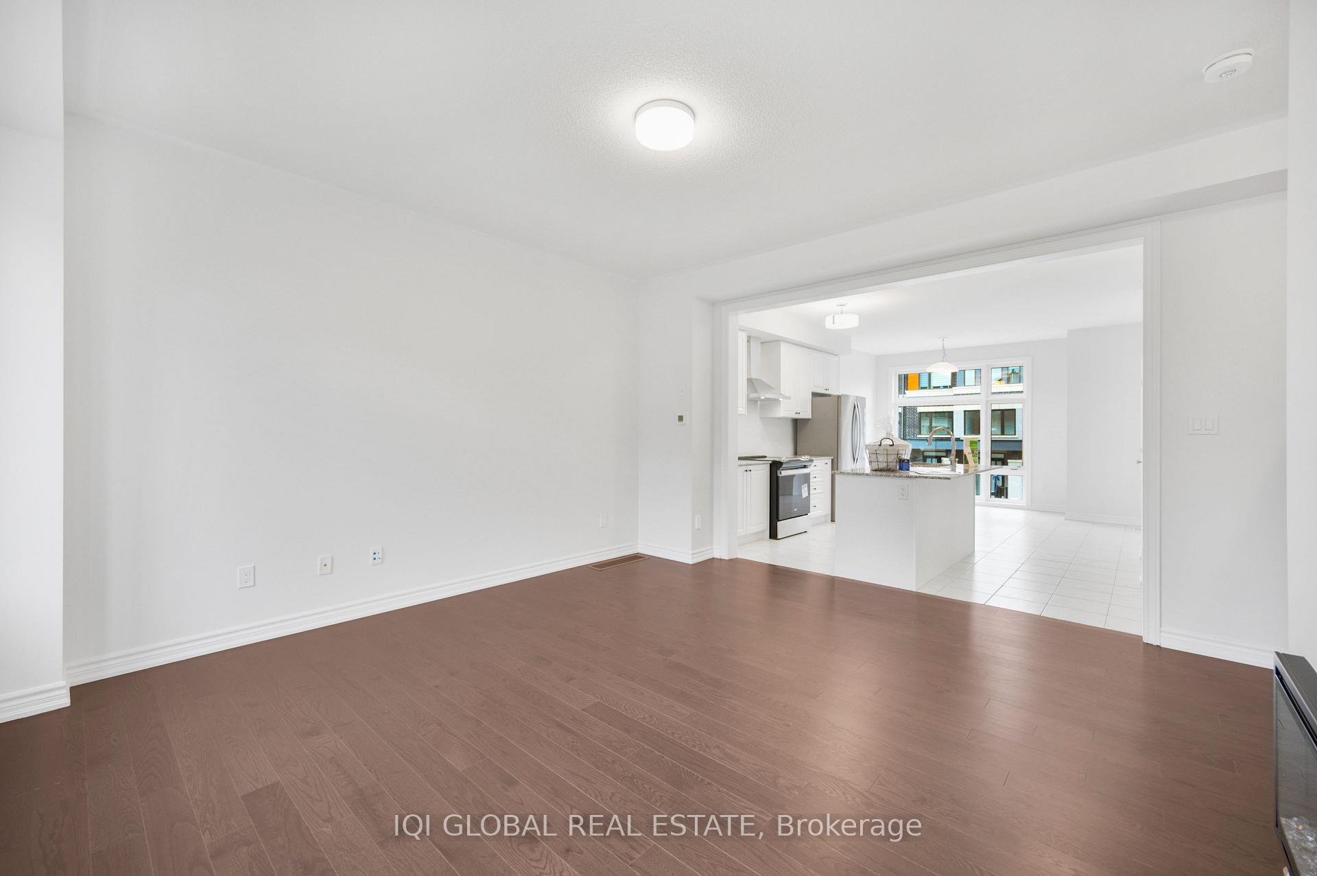 Photo 9 of 35 Douet Lane, Ajax, South East — HOMEH