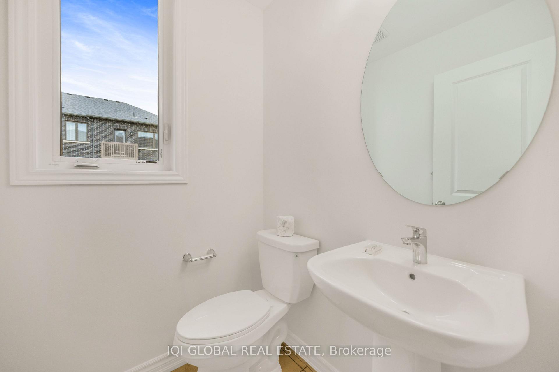 Photo 12 of 35 Douet Lane, Ajax, South East — HOMEH