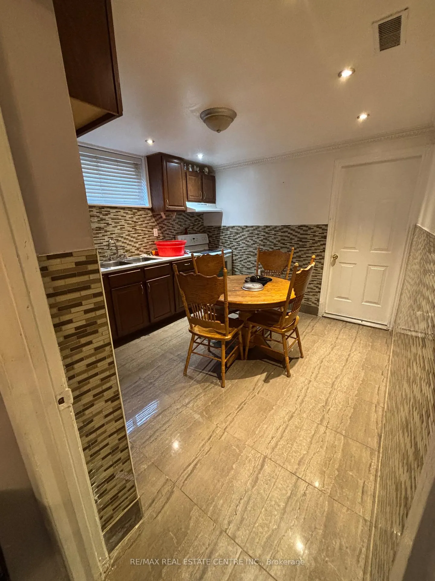 Photo 9 of 56 Ardglen Drive, Brampton, Brampton East — HOMEH