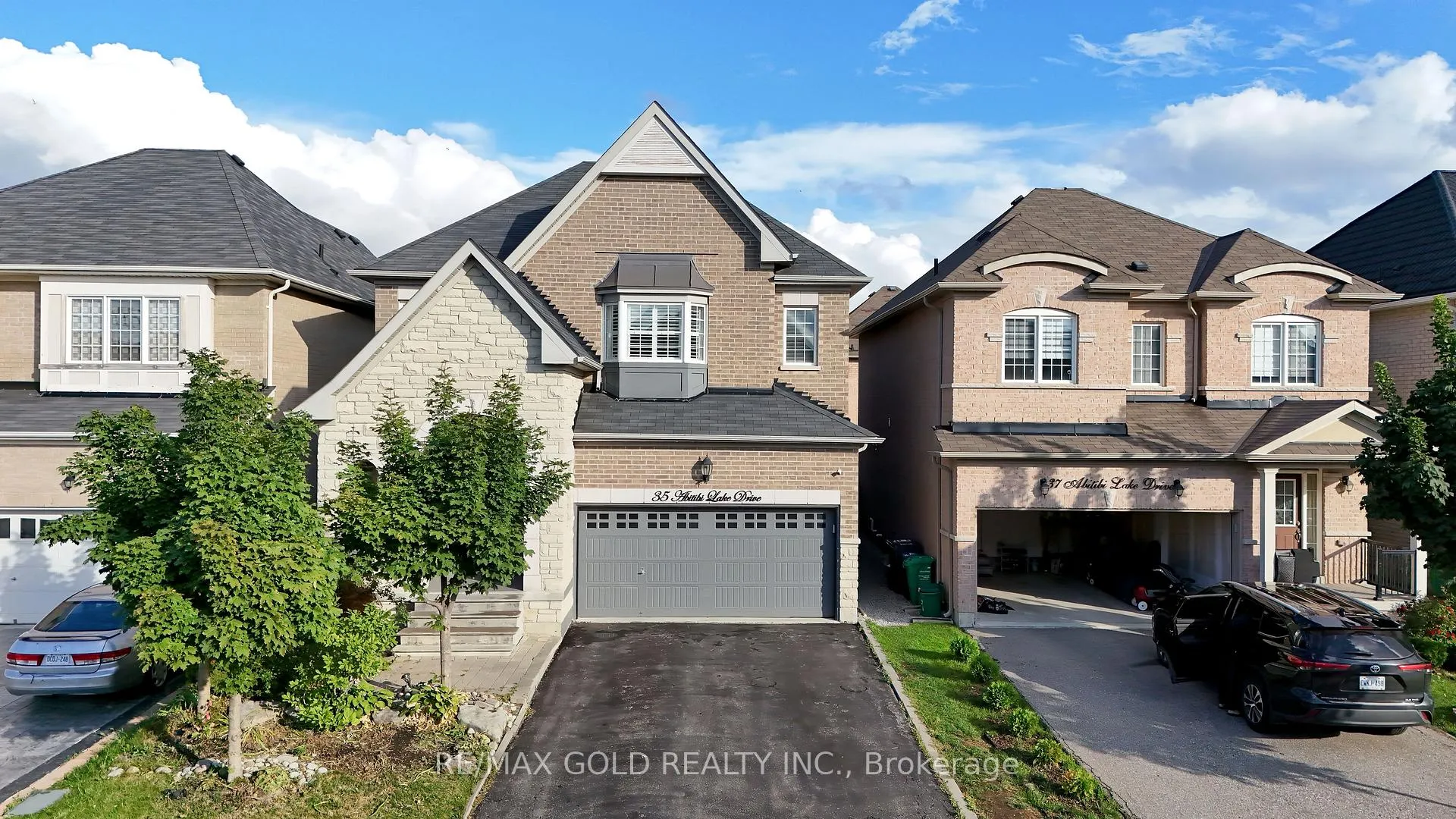 Photo 2 of 35 Abitibi Lake Drive, Brampton, Sandringham-Wellington — HOMEH