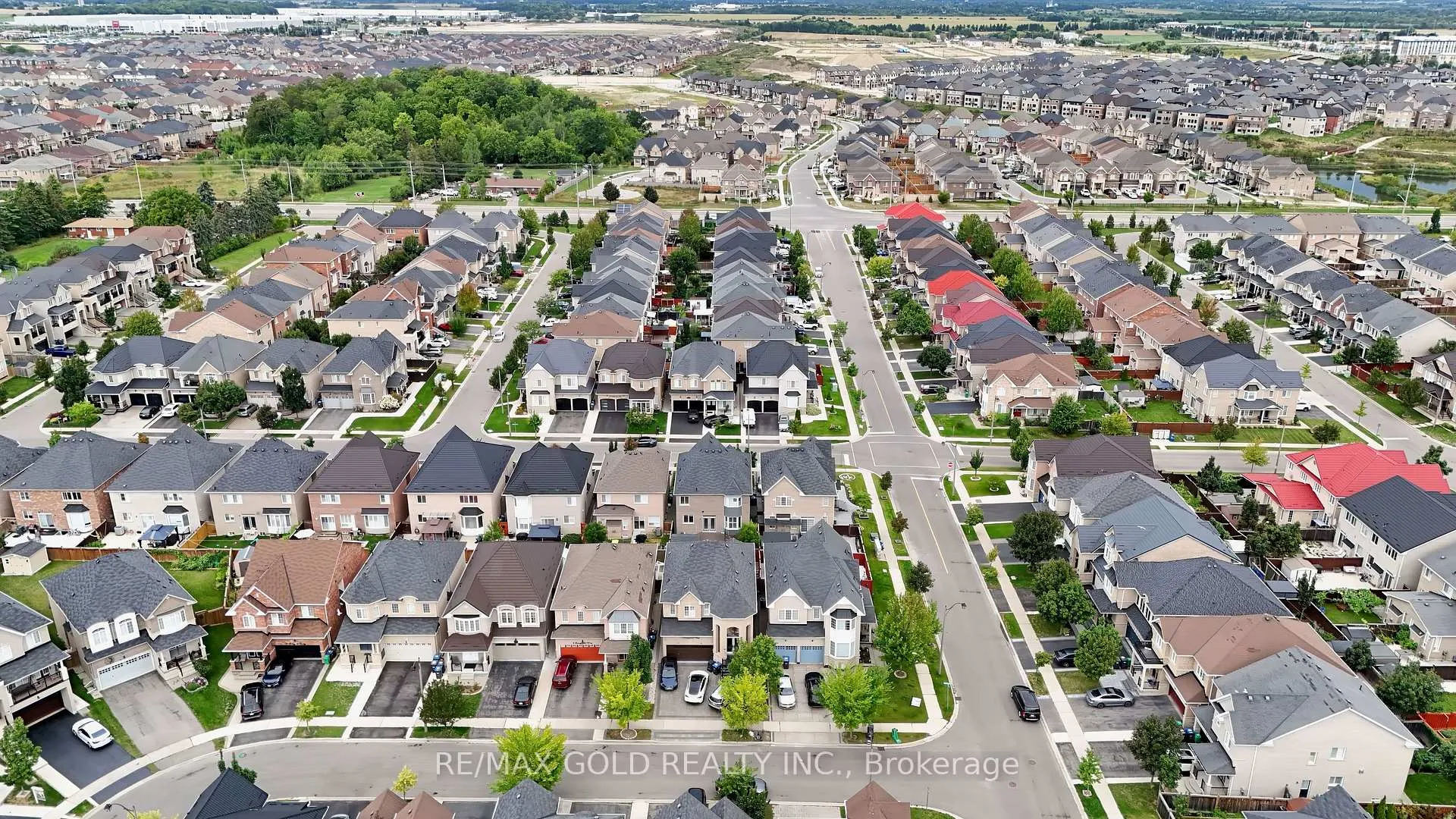 Photo 4 of 35 Abitibi Lake Drive, Brampton, Sandringham-Wellington — HOMEH