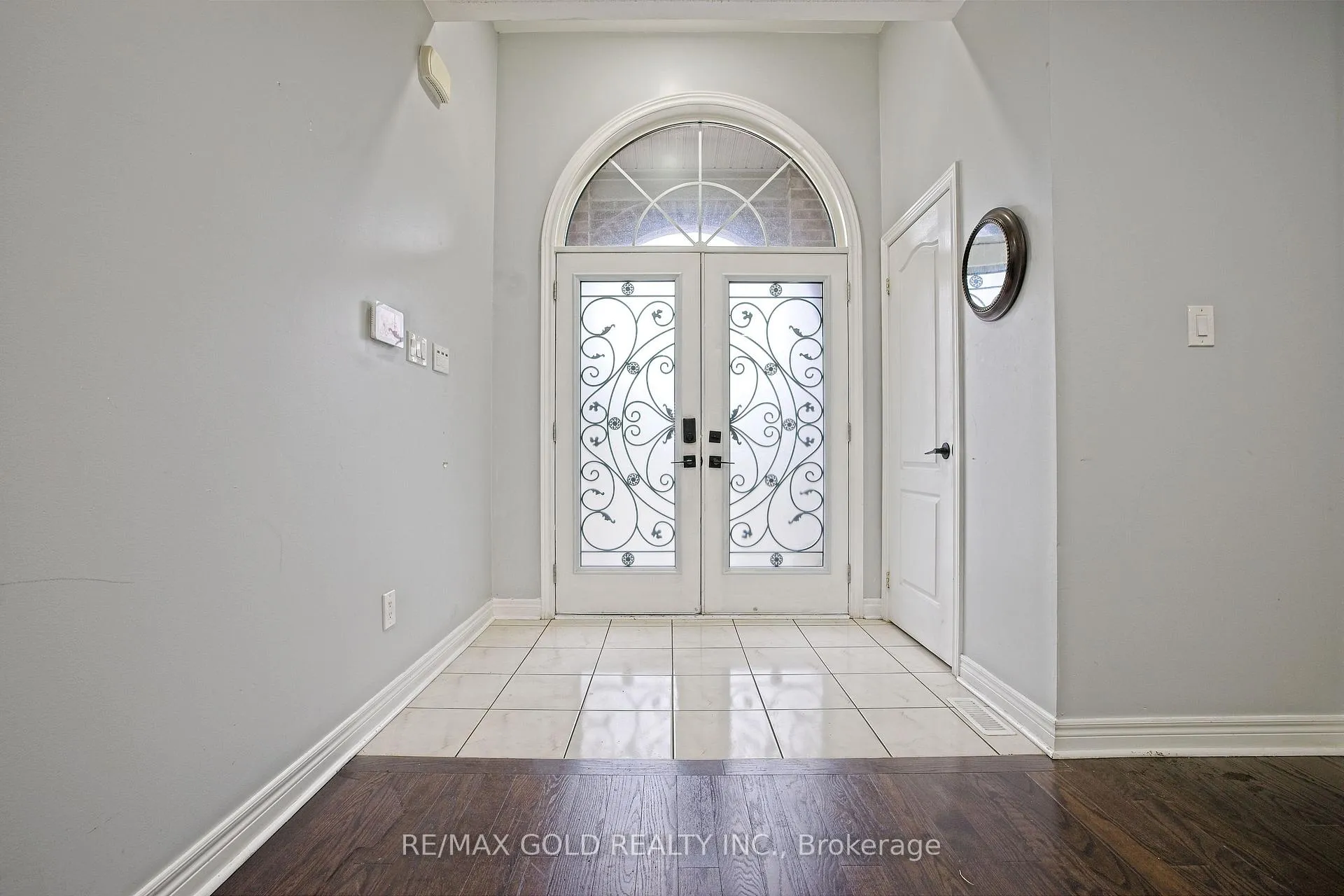 Photo 5 of 35 Abitibi Lake Drive, Brampton, Sandringham-Wellington — HOMEH