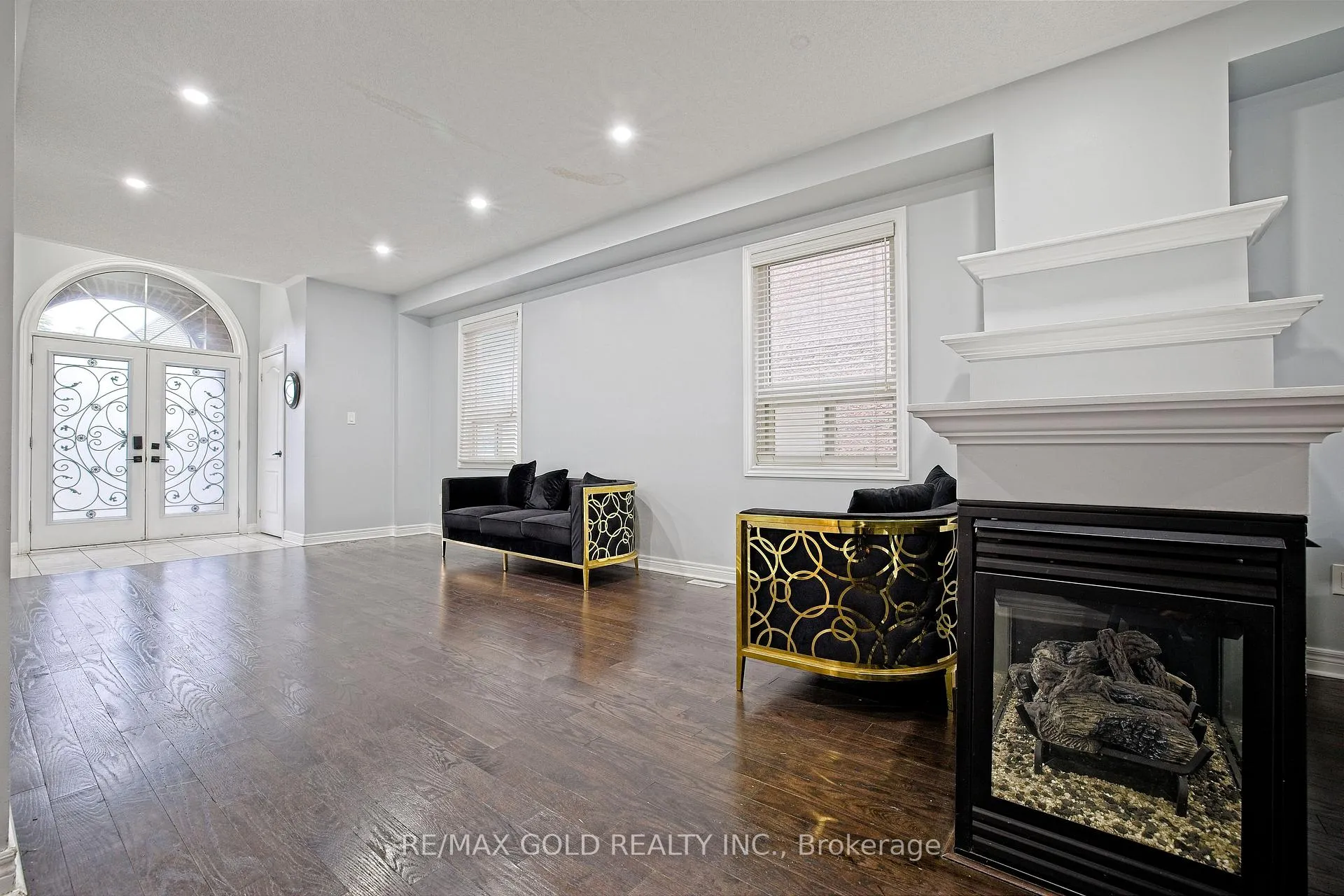 Photo 8 of 35 Abitibi Lake Drive, Brampton, Sandringham-Wellington — HOMEH