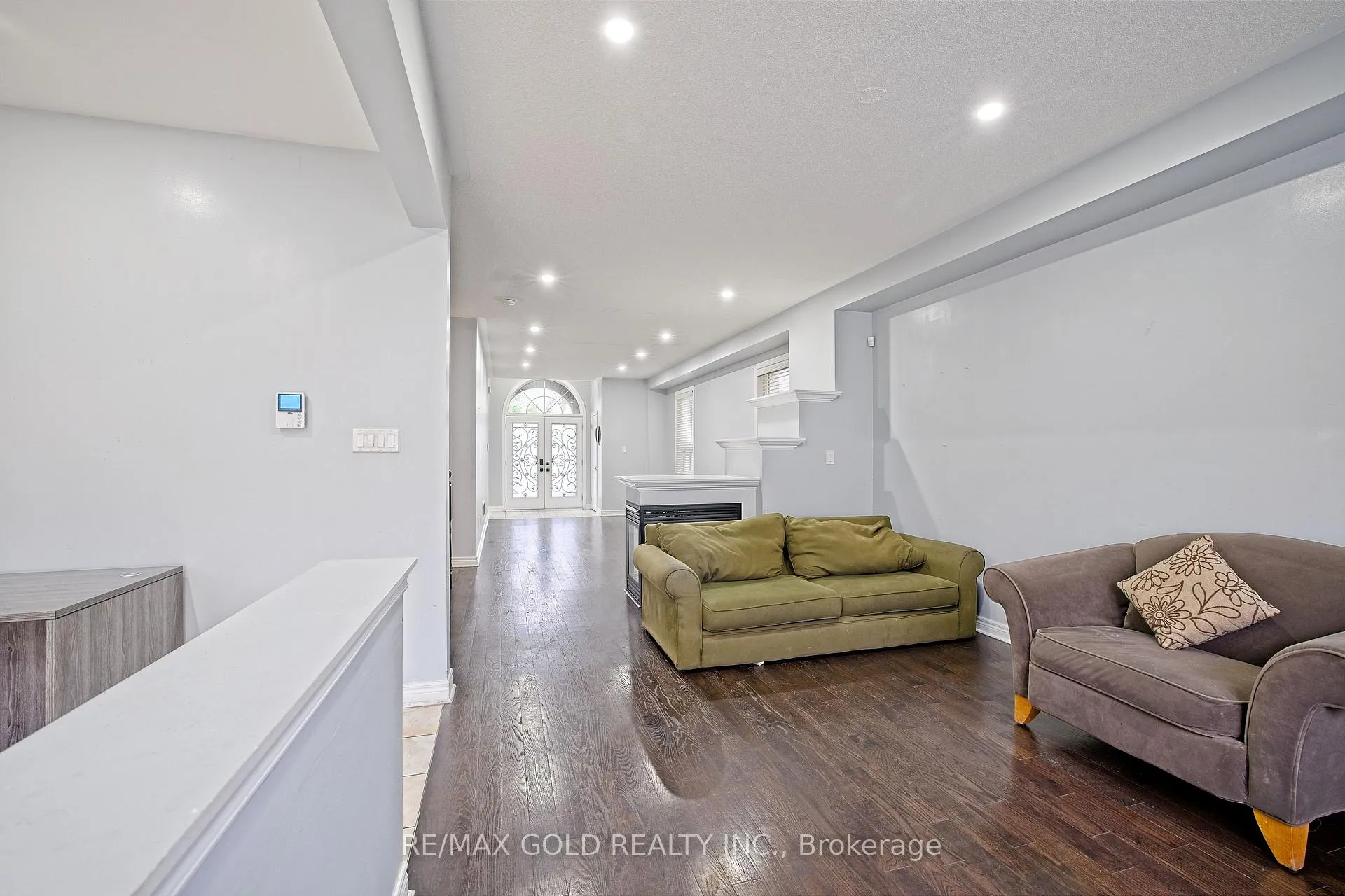 Photo 11 of 35 Abitibi Lake Drive, Brampton, Sandringham-Wellington — HOMEH