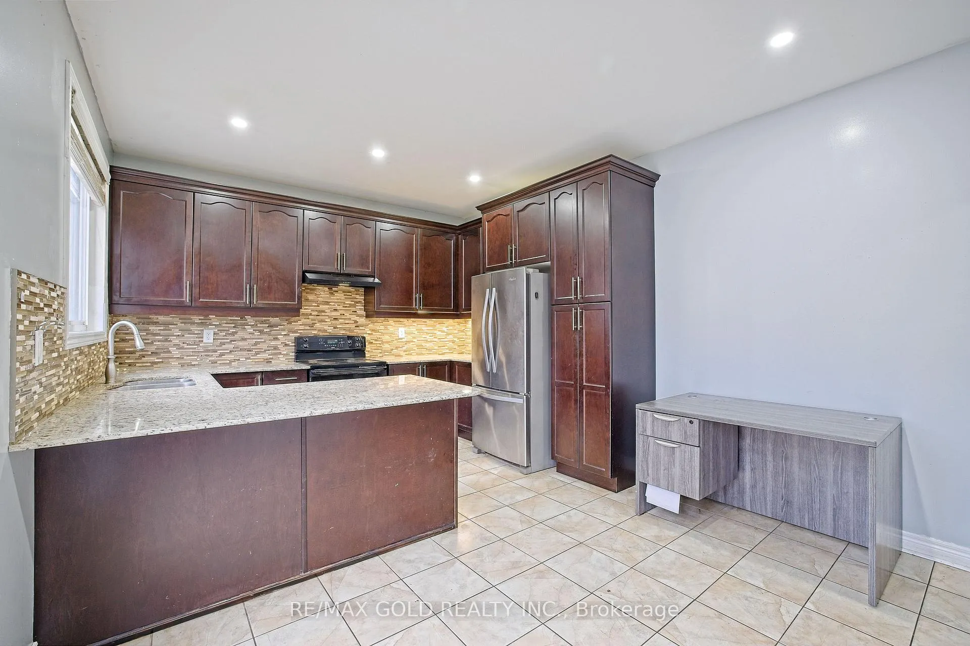 Photo 14 of 35 Abitibi Lake Drive, Brampton, Sandringham-Wellington — HOMEH