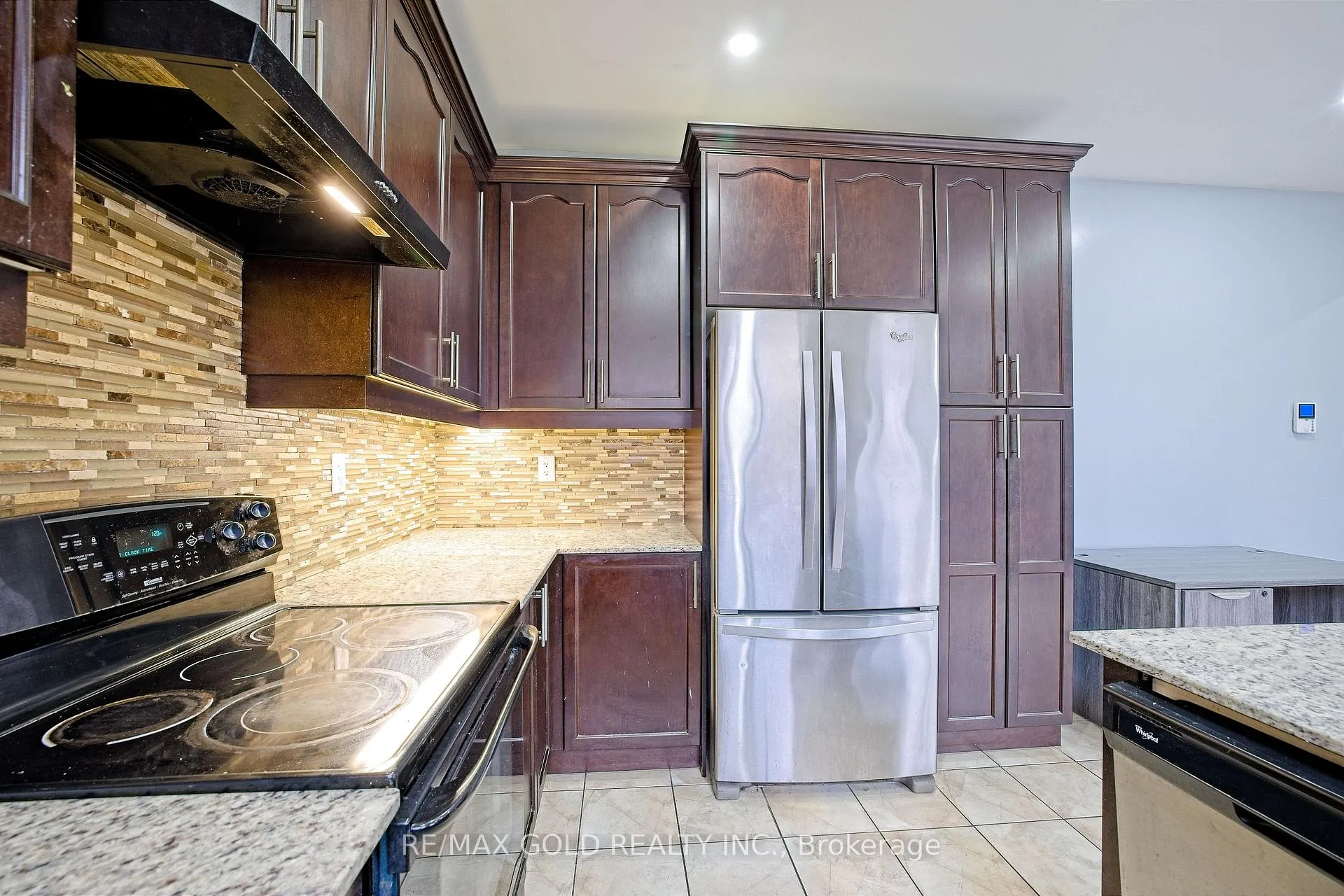 Photo 16 of 35 Abitibi Lake Drive, Brampton, Sandringham-Wellington — HOMEH