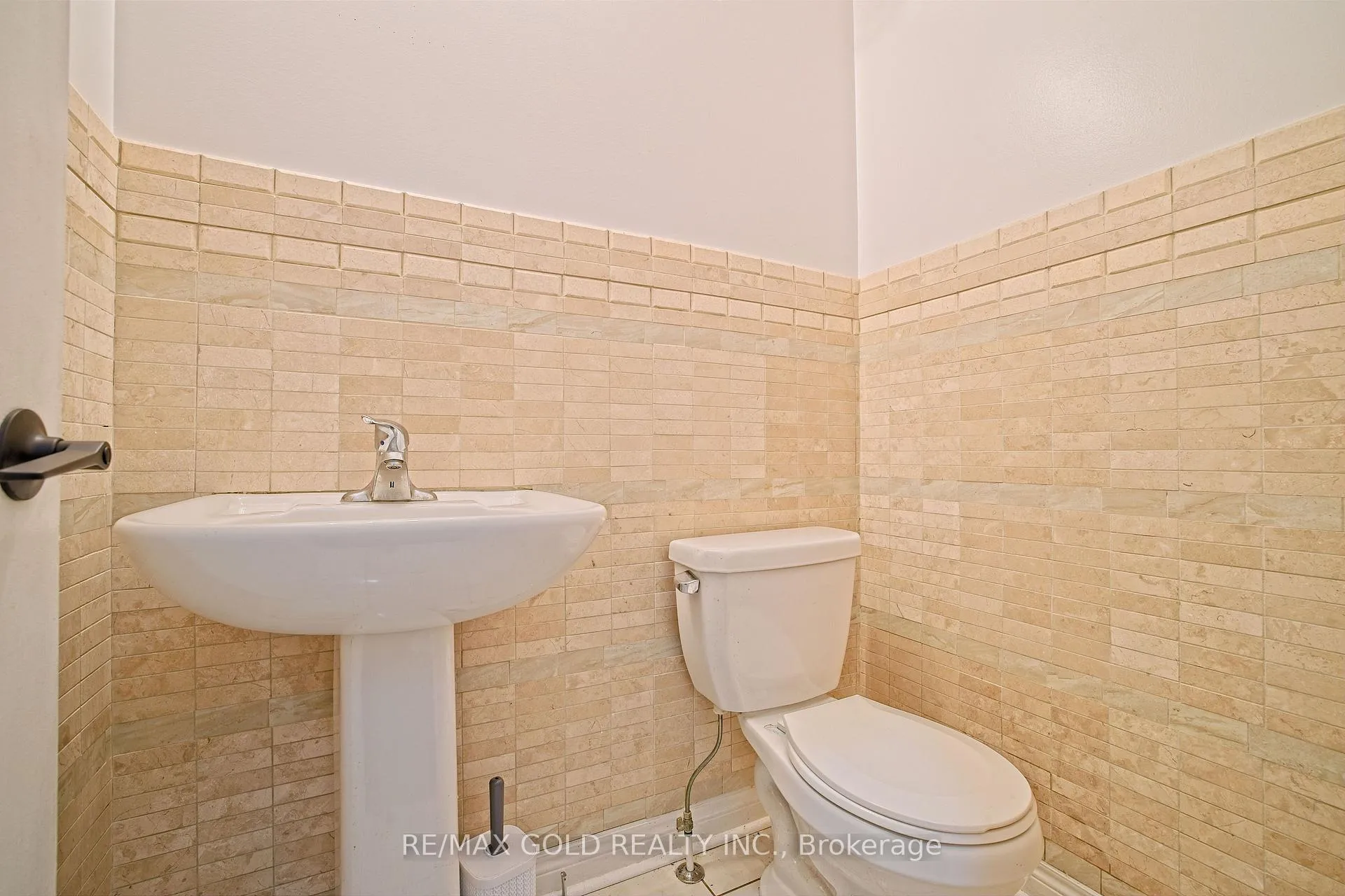 Photo 18 of 35 Abitibi Lake Drive, Brampton, Sandringham-Wellington — HOMEH