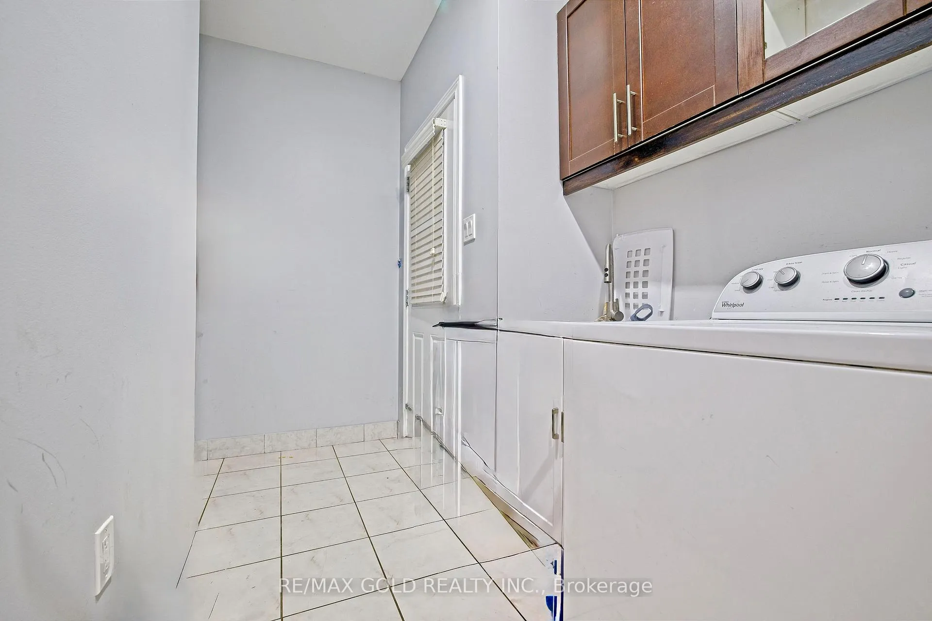 Photo 21 of 35 Abitibi Lake Drive, Brampton, Sandringham-Wellington — HOMEH