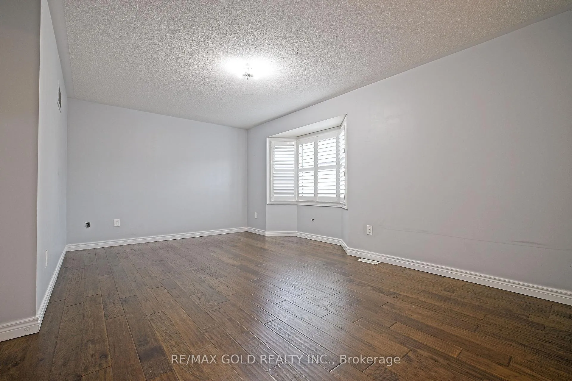 Photo 25 of 35 Abitibi Lake Drive, Brampton, Sandringham-Wellington — HOMEH
