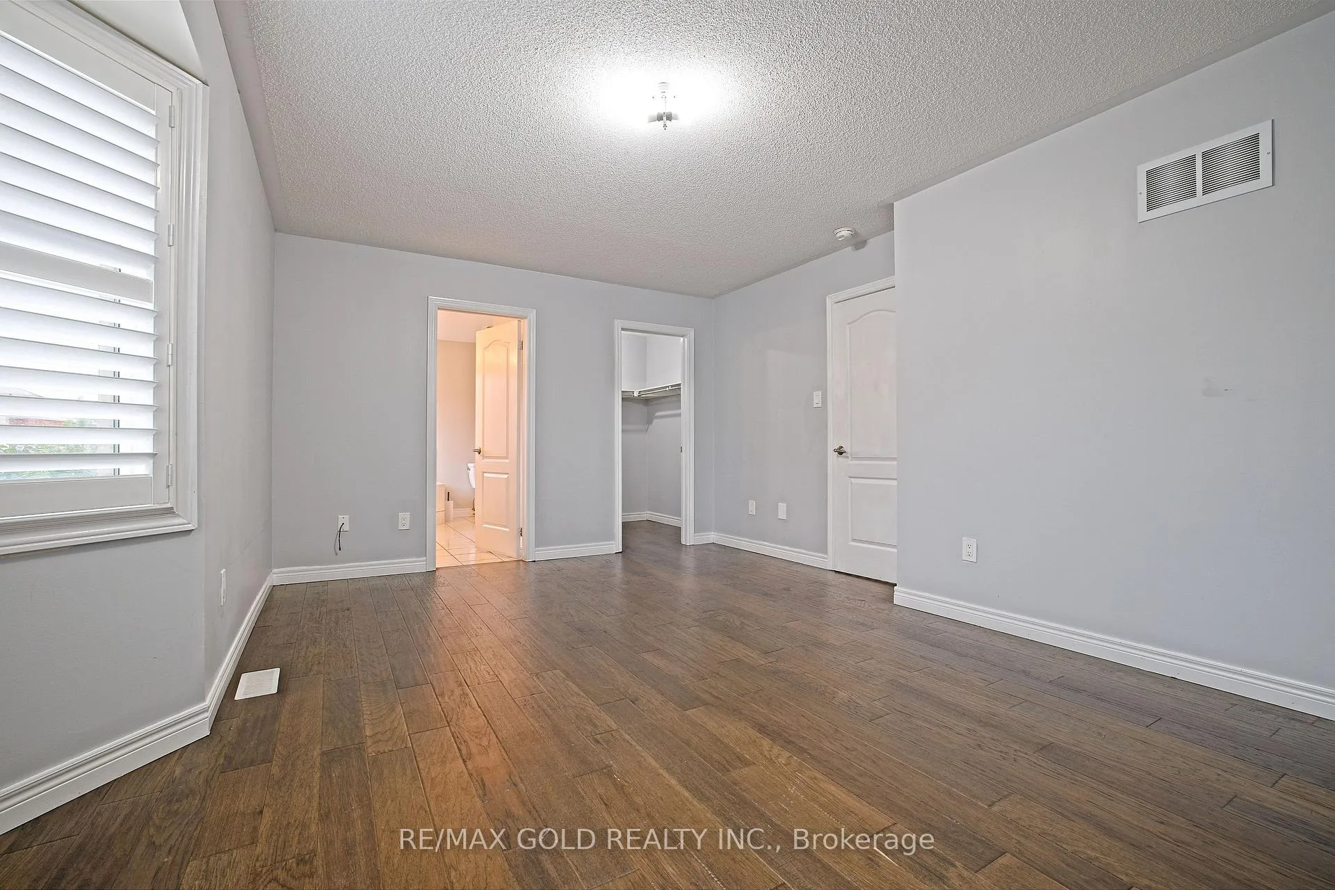 Photo 27 of 35 Abitibi Lake Drive, Brampton, Sandringham-Wellington — HOMEH