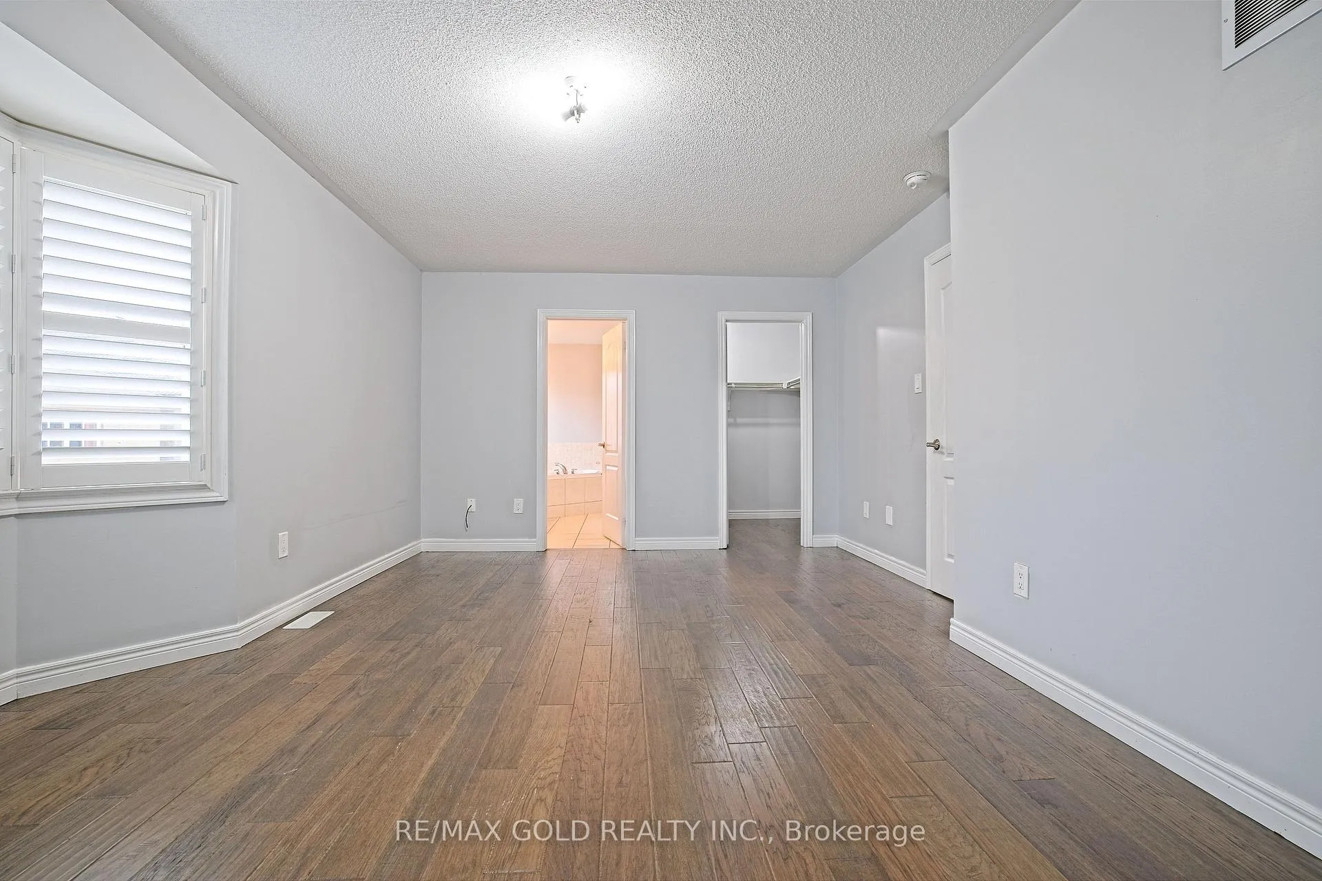 Photo 28 of 35 Abitibi Lake Drive, Brampton, Sandringham-Wellington — HOMEH