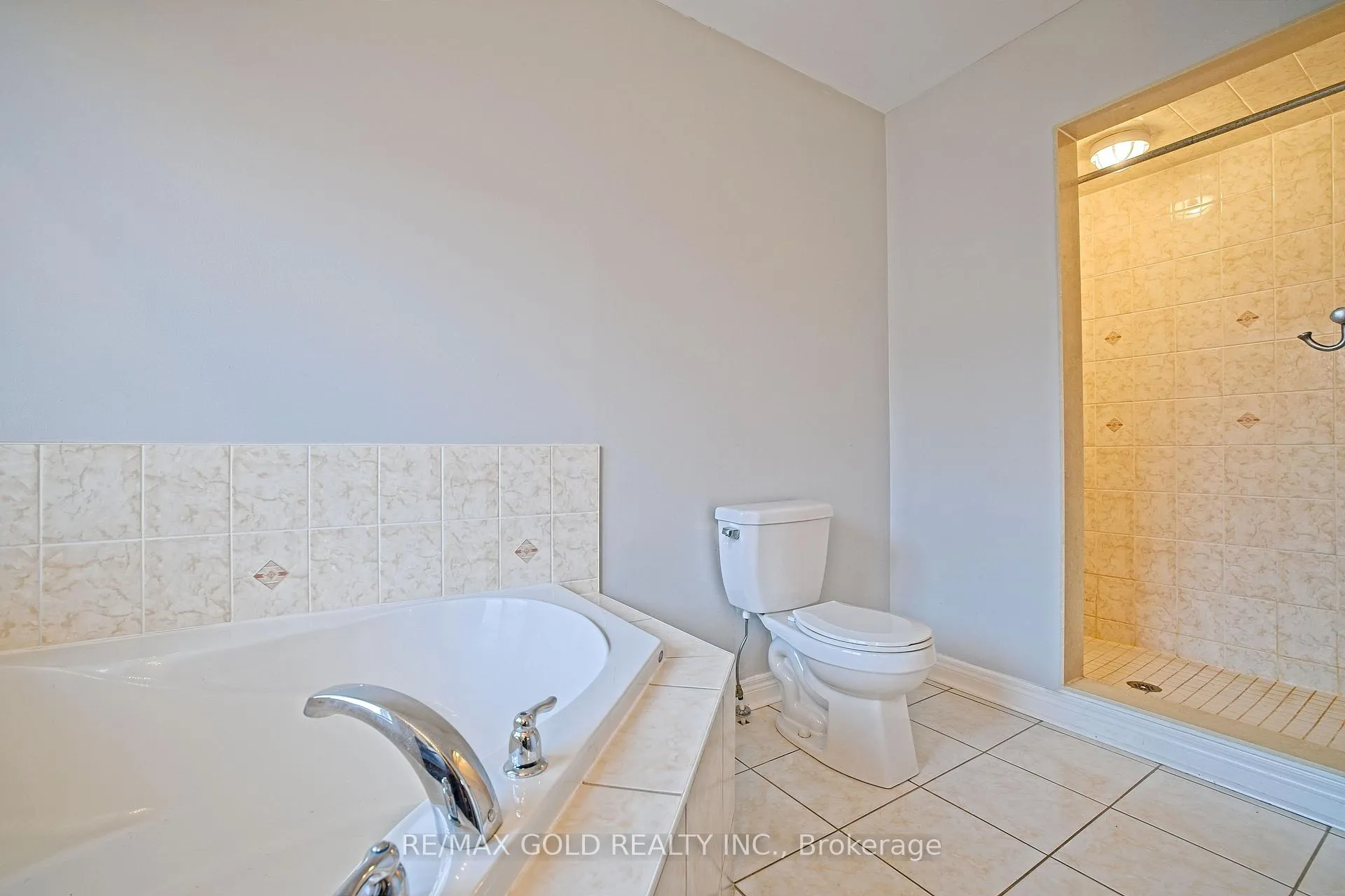 Photo 30 of 35 Abitibi Lake Drive, Brampton, Sandringham-Wellington — HOMEH