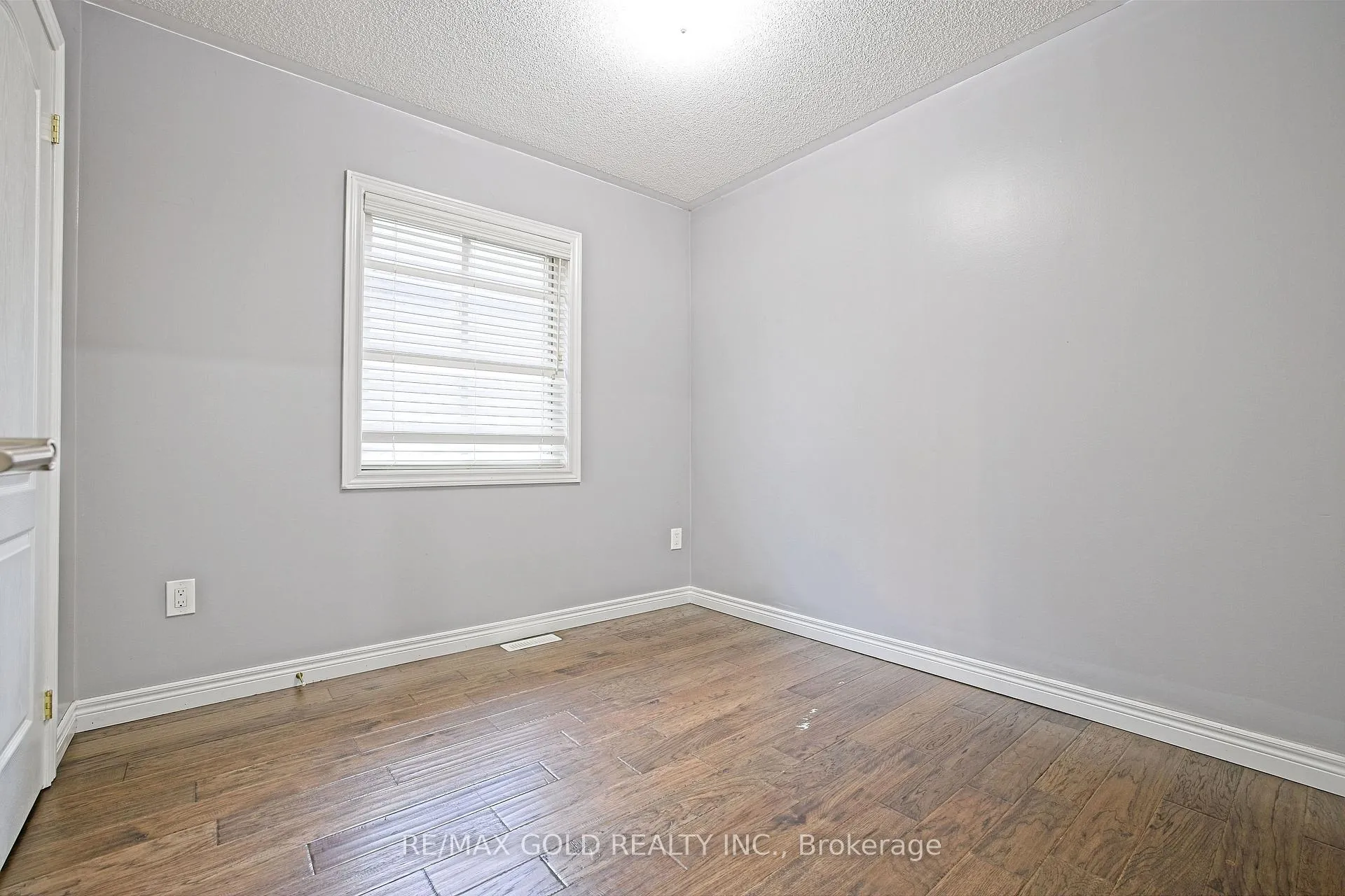 Photo 31 of 35 Abitibi Lake Drive, Brampton, Sandringham-Wellington — HOMEH