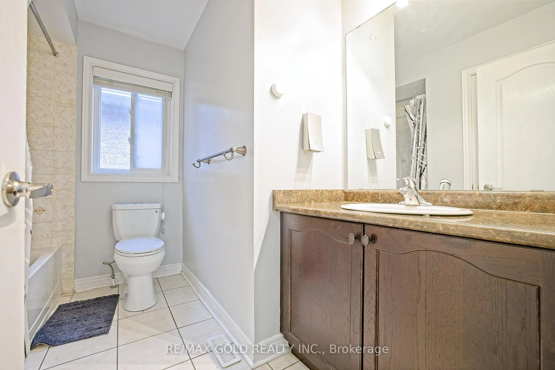 Photo 33 of 35 Abitibi Lake Drive, Brampton, Sandringham-Wellington — HOMEH