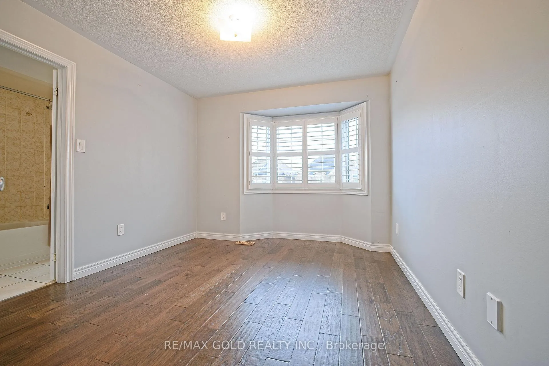 Photo 37 of 35 Abitibi Lake Drive, Brampton, Sandringham-Wellington — HOMEH