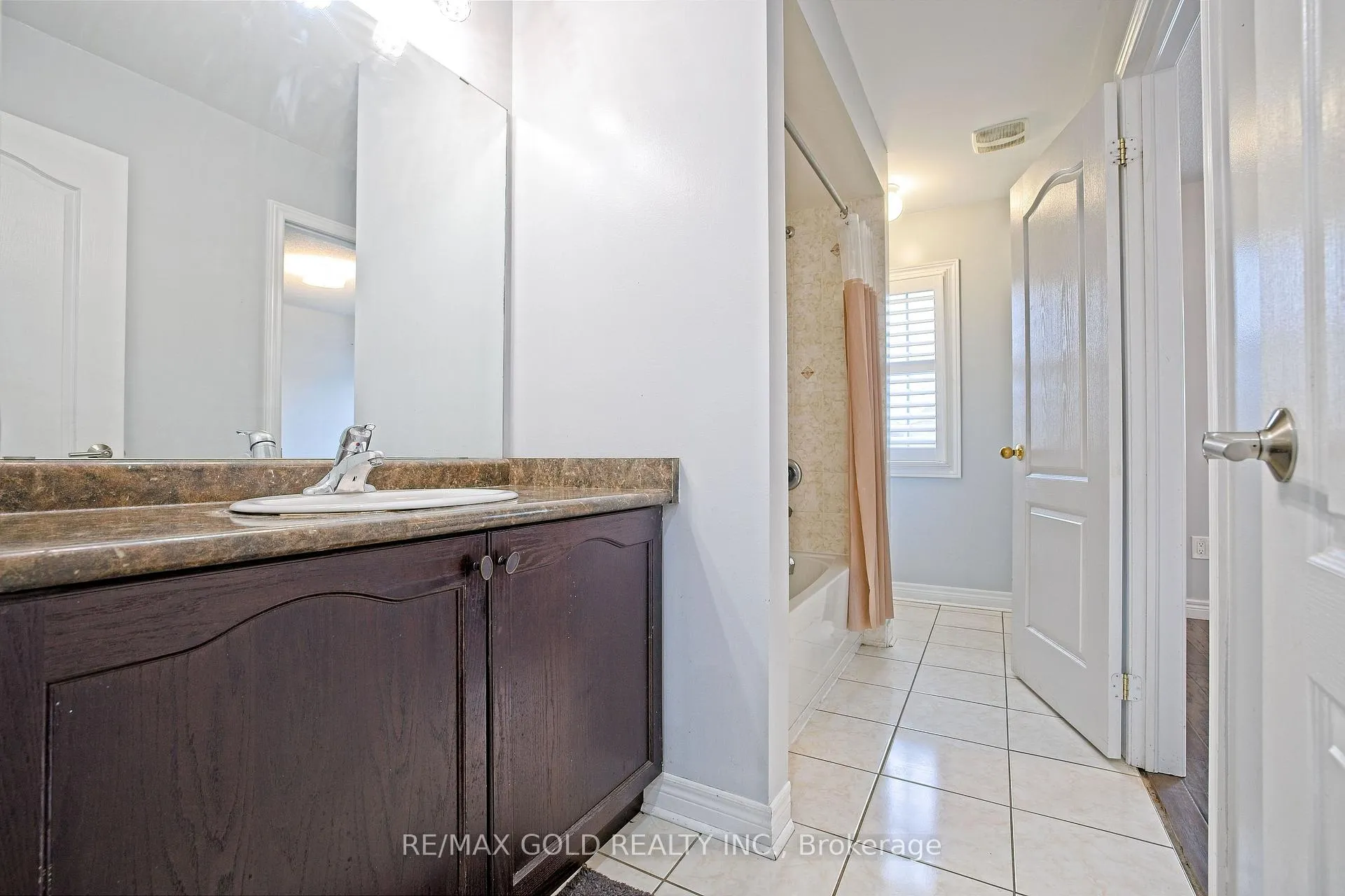 Photo 40 of 35 Abitibi Lake Drive, Brampton, Sandringham-Wellington — HOMEH