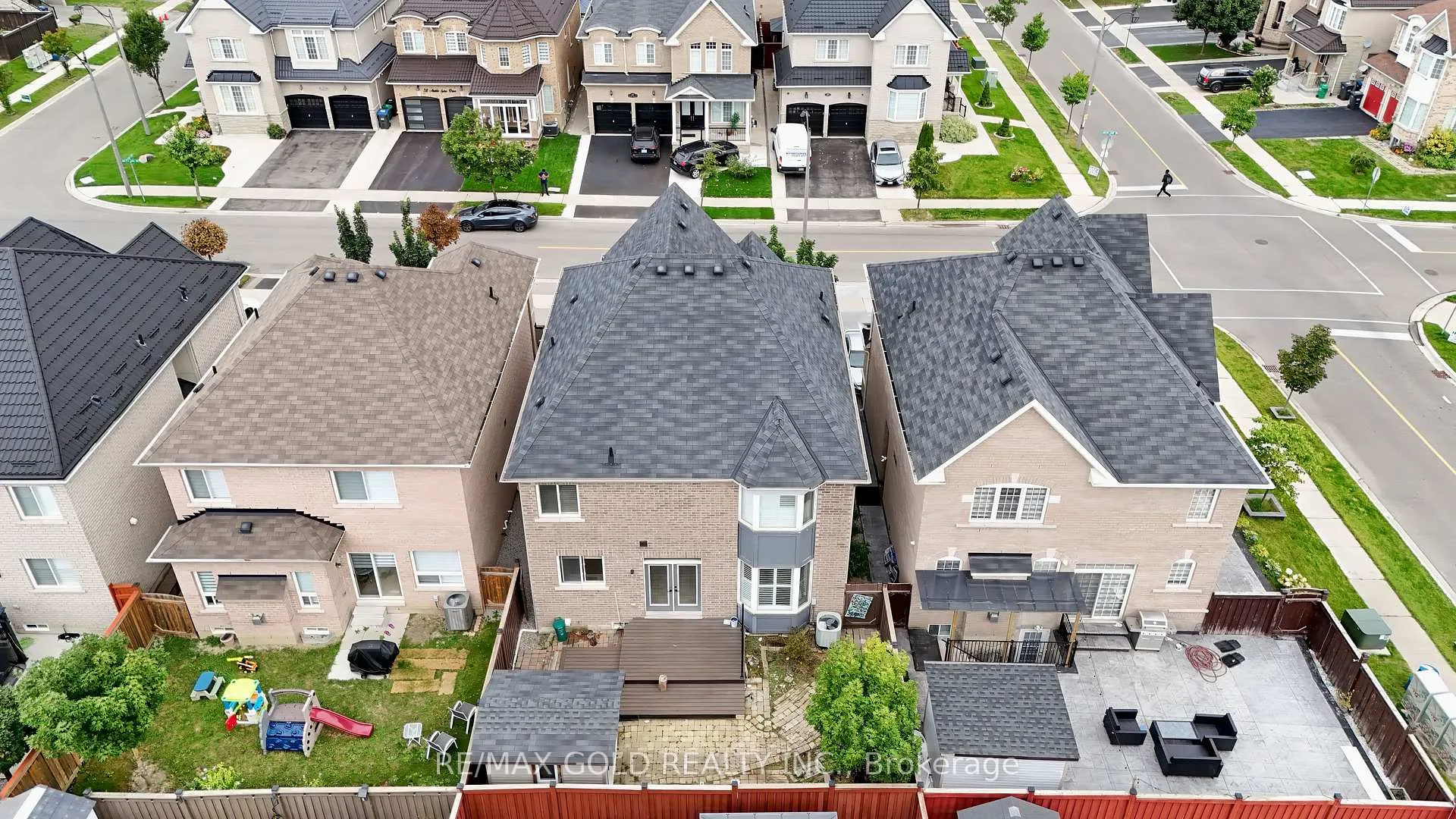 Photo 44 of 35 Abitibi Lake Drive, Brampton, Sandringham-Wellington — HOMEH