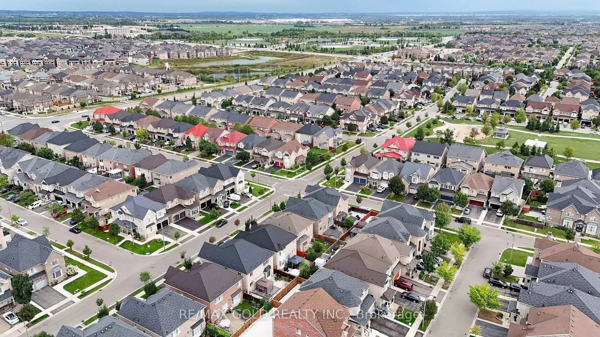 Photo 46 of 35 Abitibi Lake Drive, Brampton, Sandringham-Wellington — HOMEH