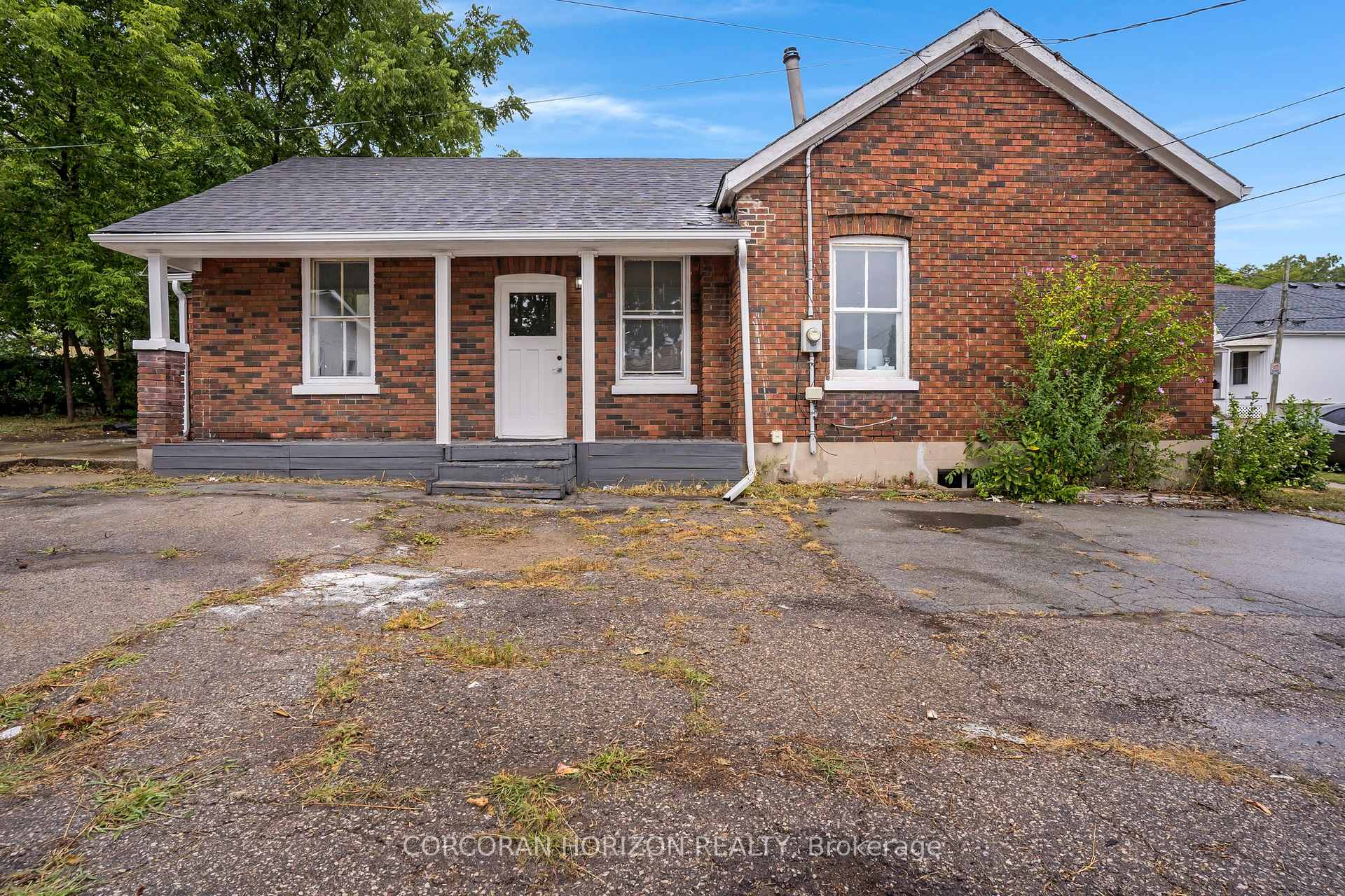 Front of 32 Niagara Street