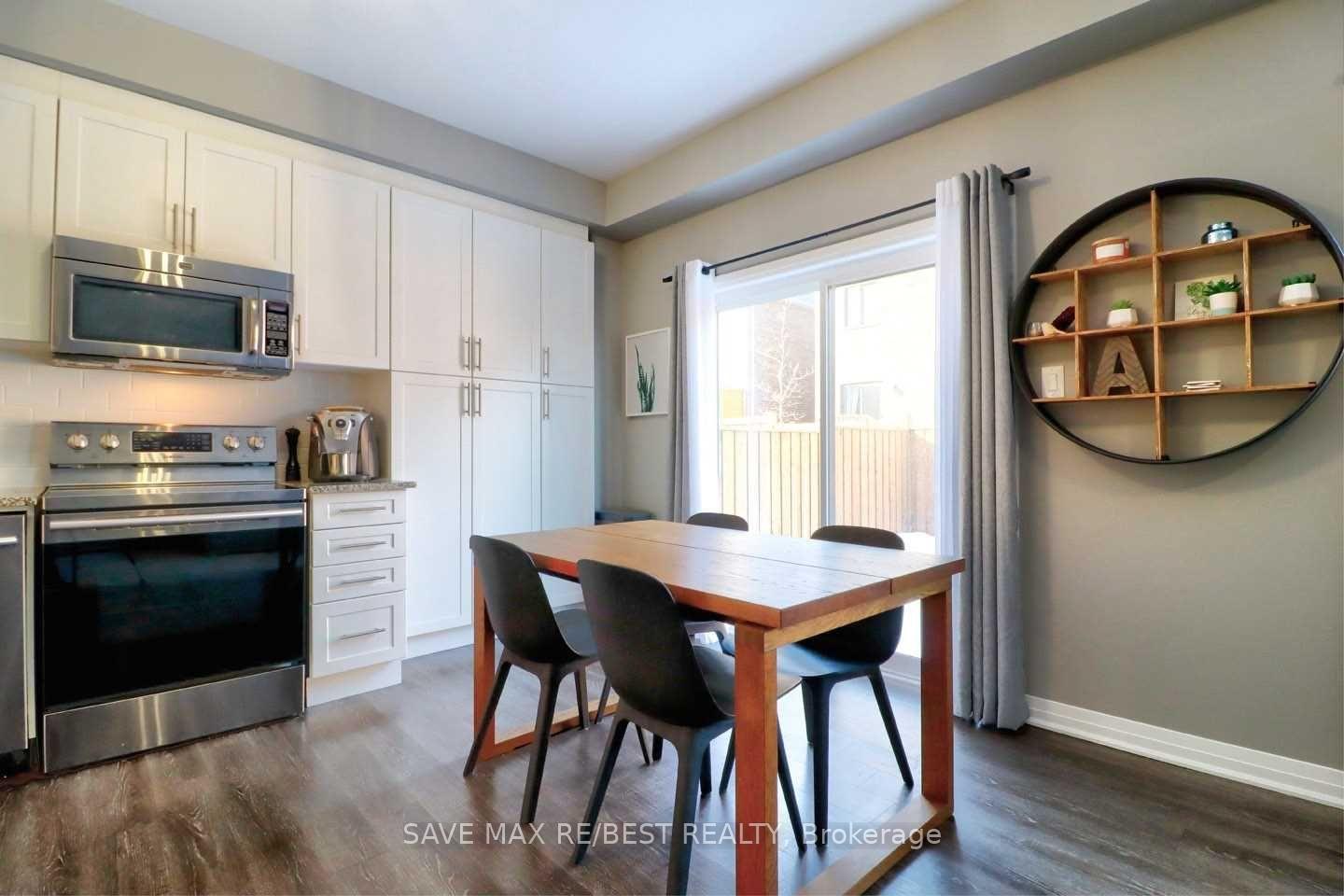 Photo 12 of 10 Bedford Estates Crescent, Barrie, Bayshore — HOMEH