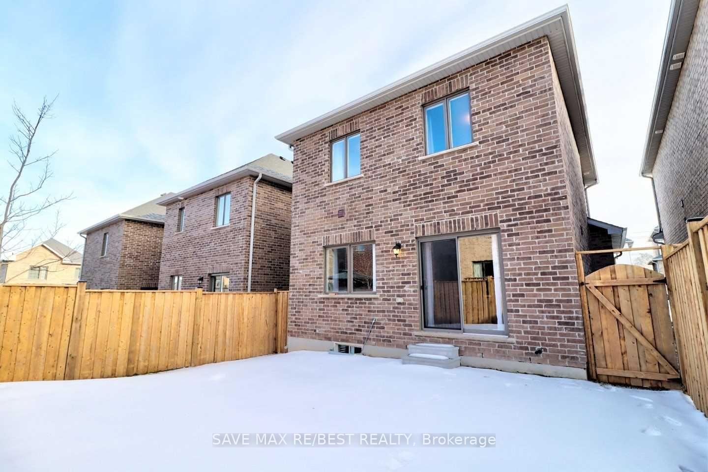 Photo 26 of 10 Bedford Estates Crescent, Barrie, Bayshore — HOMEH