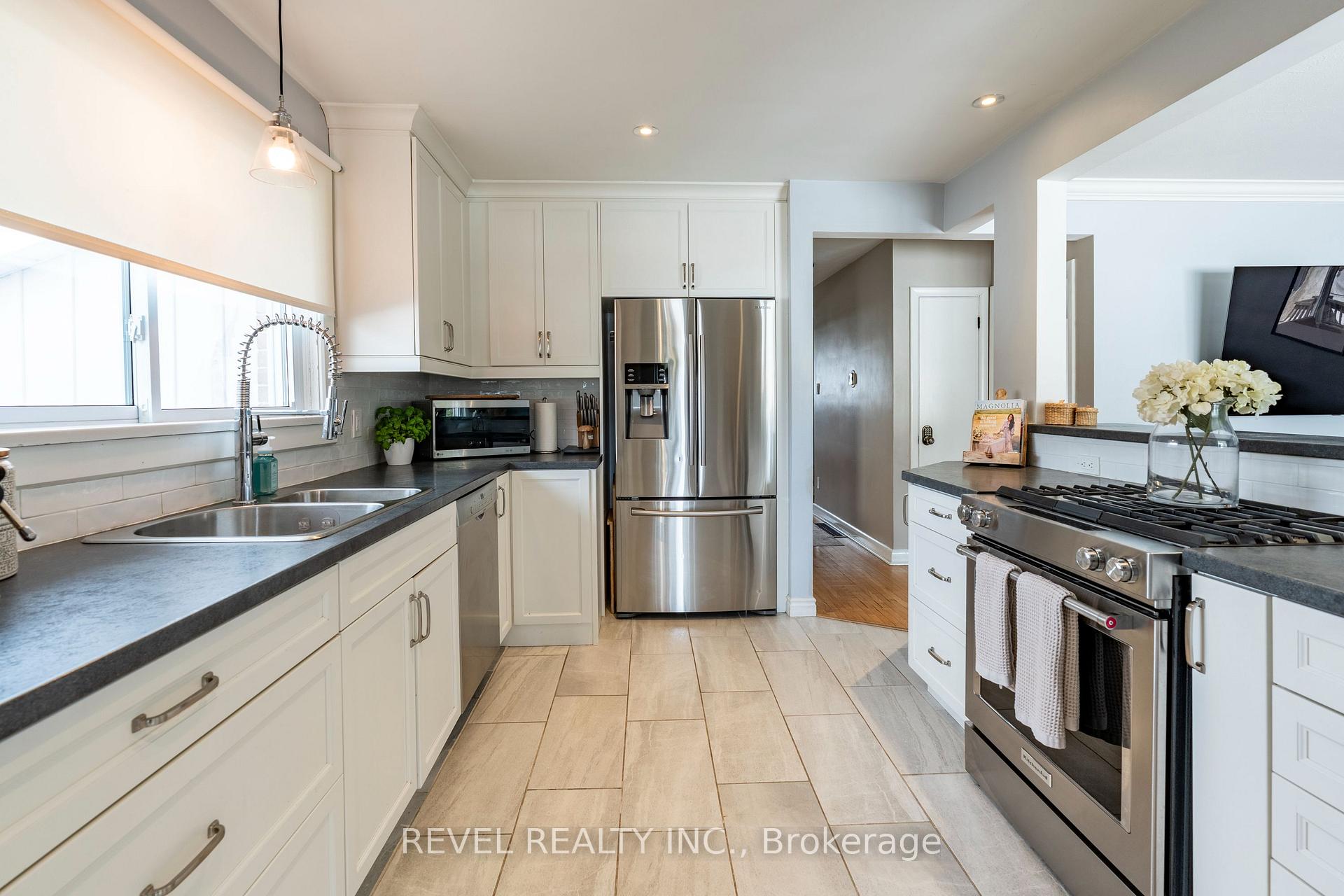 Photo 9 of 34 Bothwell Crescent, Barrie, Wellington — HOMEH