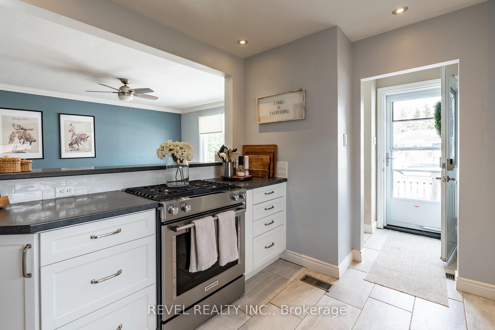 Photo 10 of 34 Bothwell Crescent, Barrie, Wellington — HOMEH