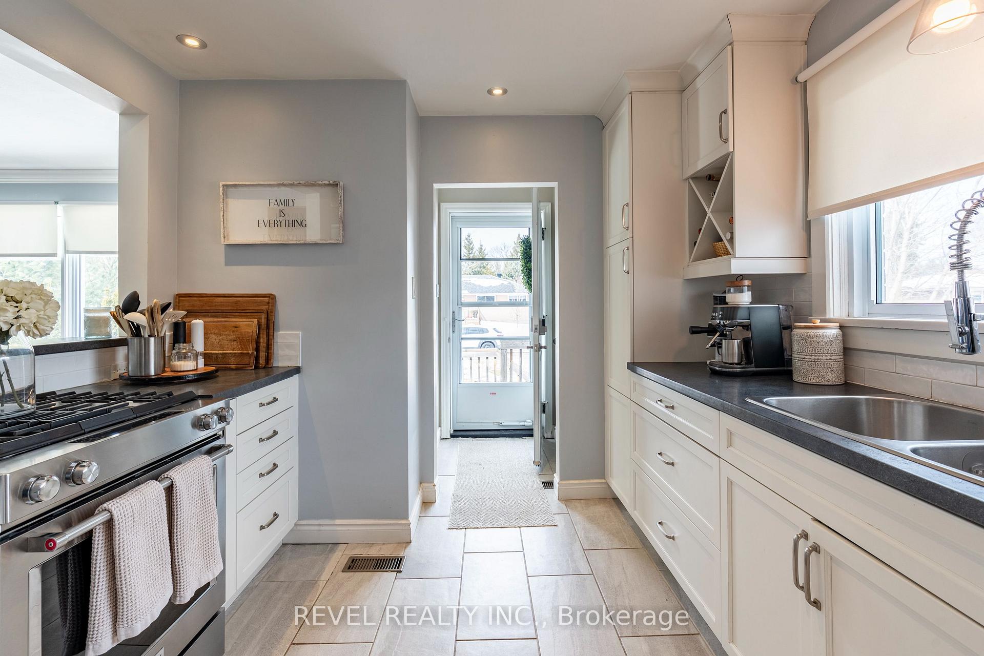 Photo 11 of 34 Bothwell Crescent, Barrie, Wellington — HOMEH