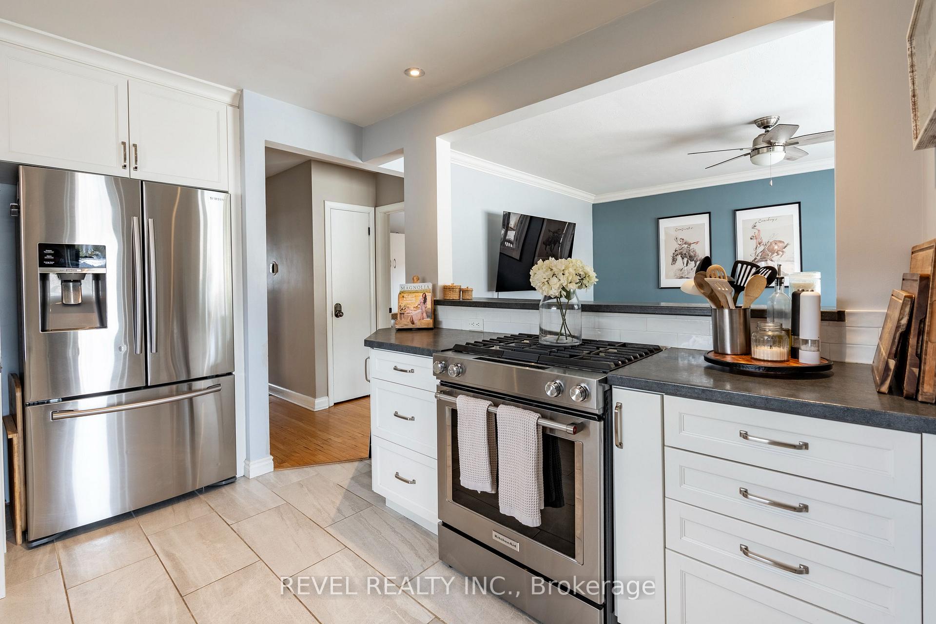 Photo 13 of 34 Bothwell Crescent, Barrie, Wellington — HOMEH