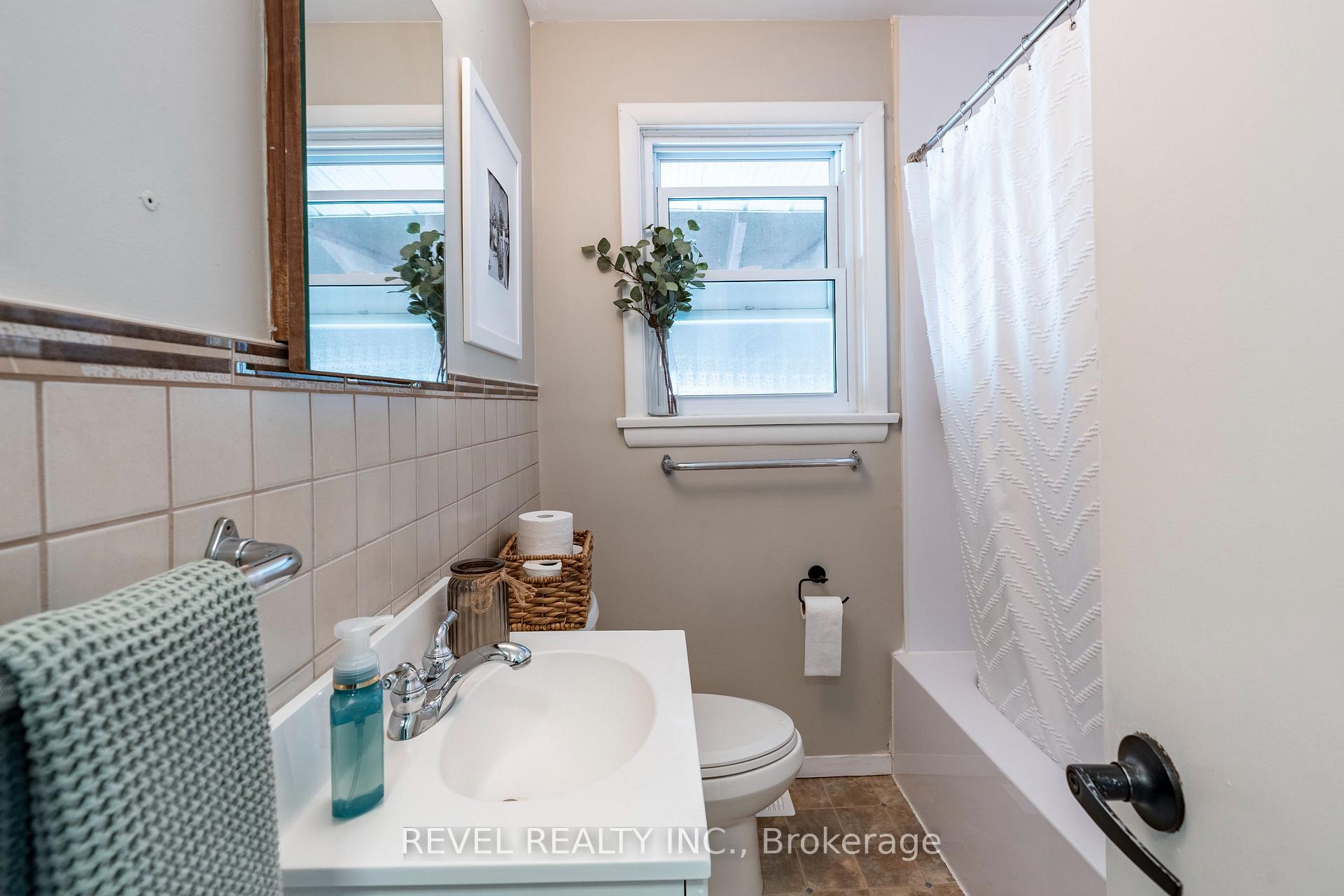 Photo 18 of 34 Bothwell Crescent, Barrie, Wellington — HOMEH